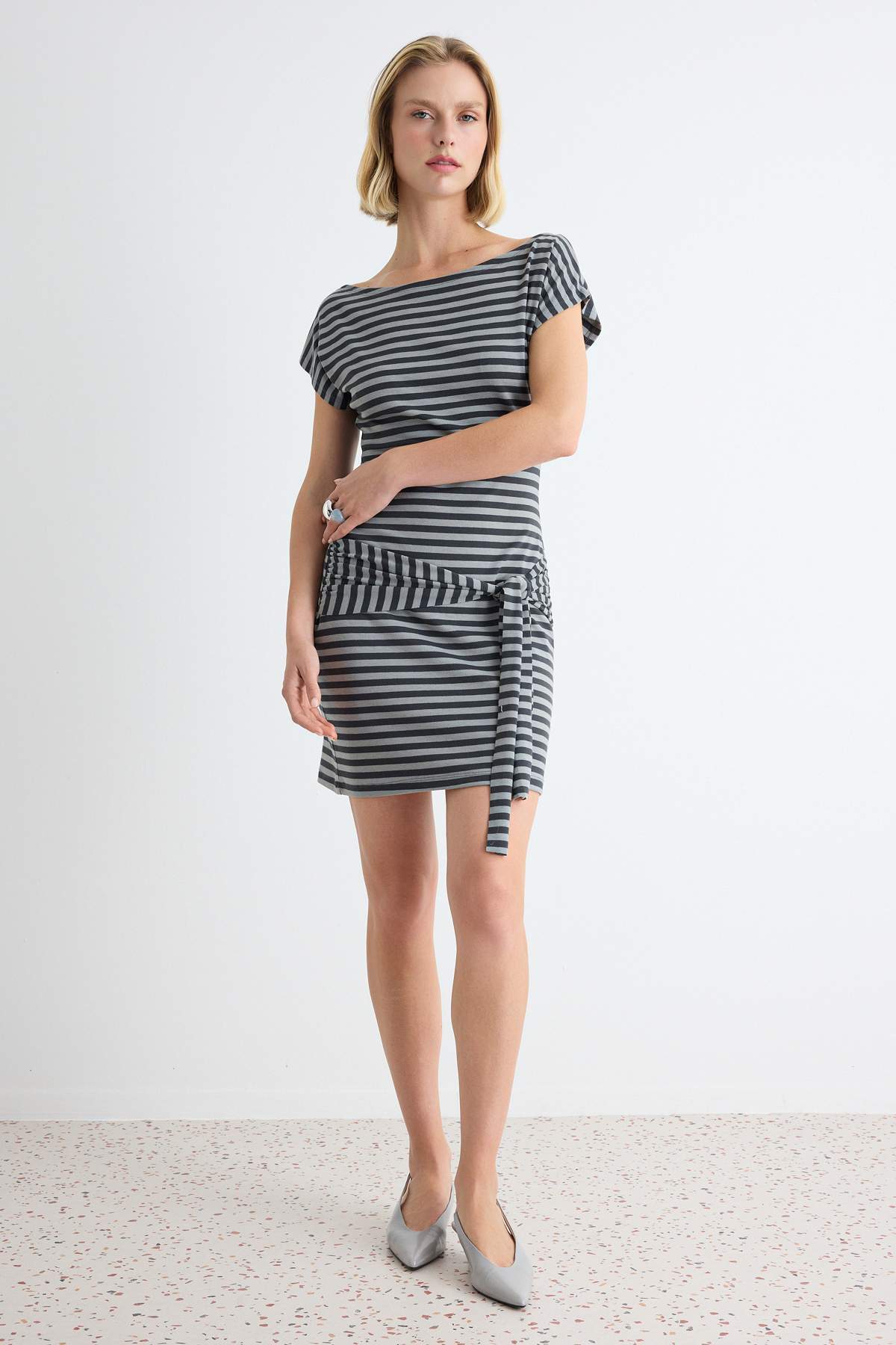 Trendyolmilla Çok Renkli Çizgili Bodycon Kuşaklı Mini Viskon Ribana Astarsız Örme Elbise TWOAW27EL00063