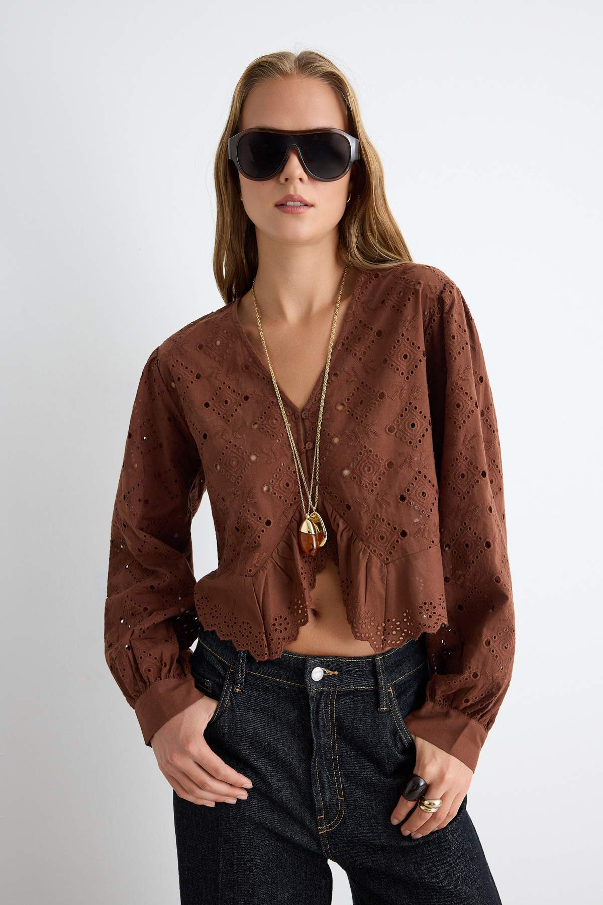 Trendyolmilla Kahverengi %100 Pamuk Fisto Brode Bluz TWOSS26BZ00740