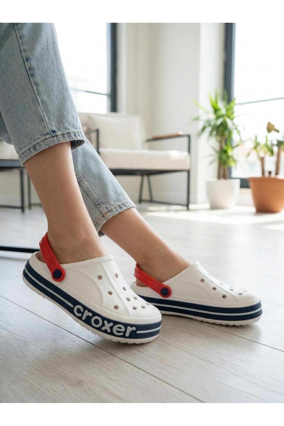 Croxer Beyaz Unisex Ortopedik Doktor Aşçı Hastane Plaj ve Günlük Ev Terliği