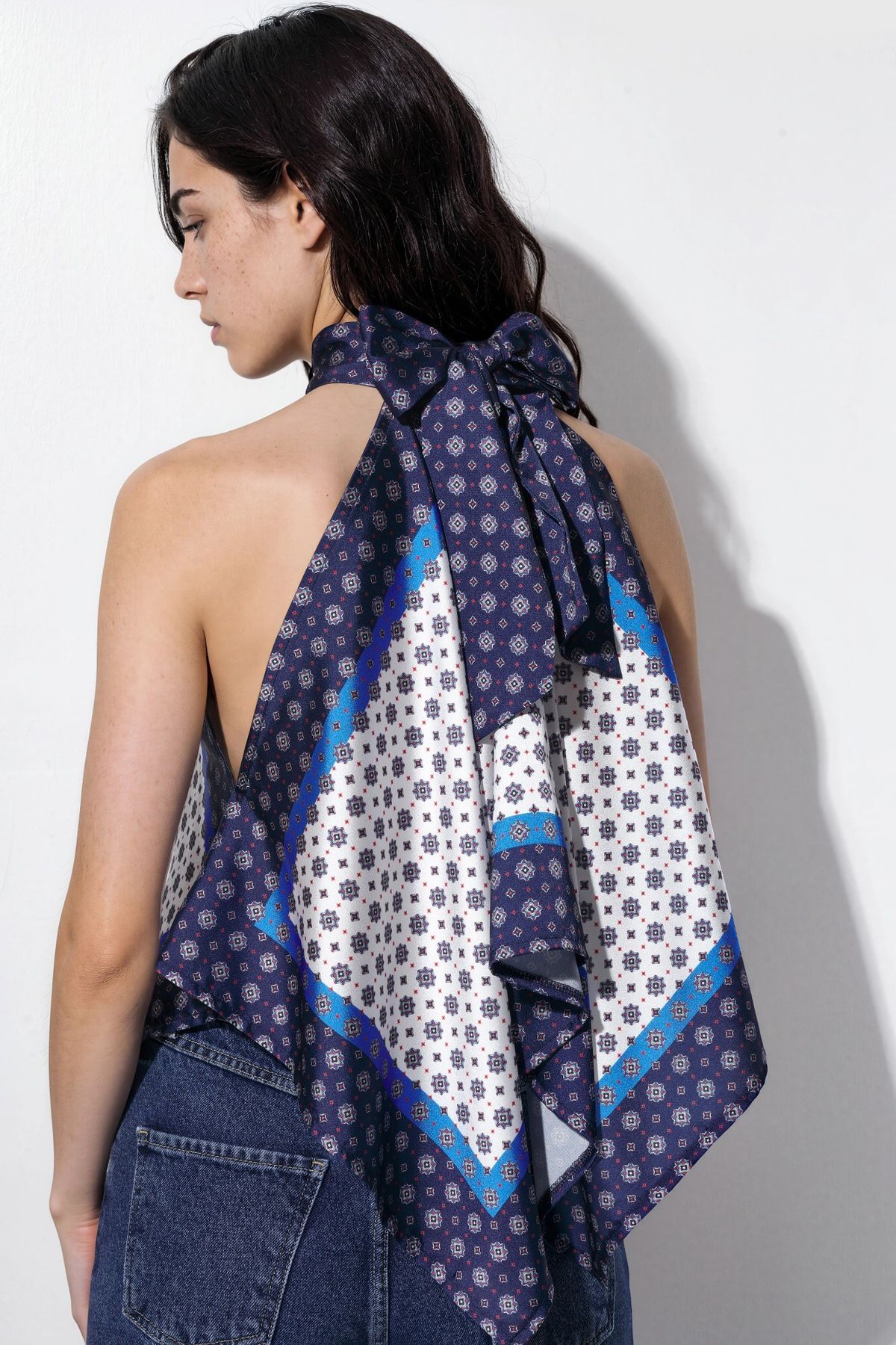 Hiccup Halter Yaka Saten Fular Top görsel 3