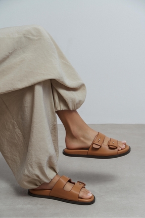 NİŞANTAŞI SHOES Cute Açık Taba Rustik Çift Bantlı Düz Taban Kadın Terlik