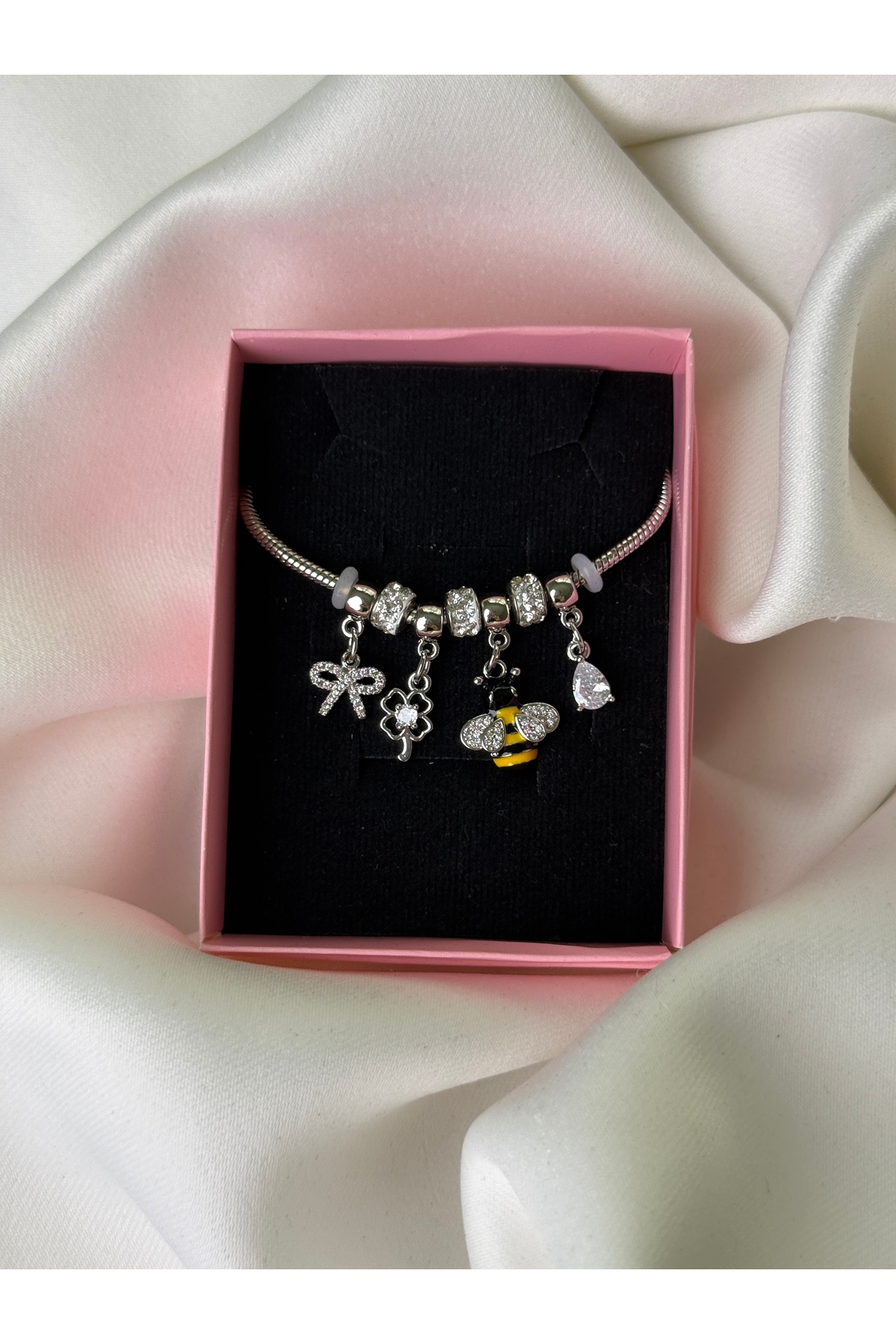 Arı ve Çiçek Detaylı Zirkon Taşlı Charm Model Kadın bileklik 1