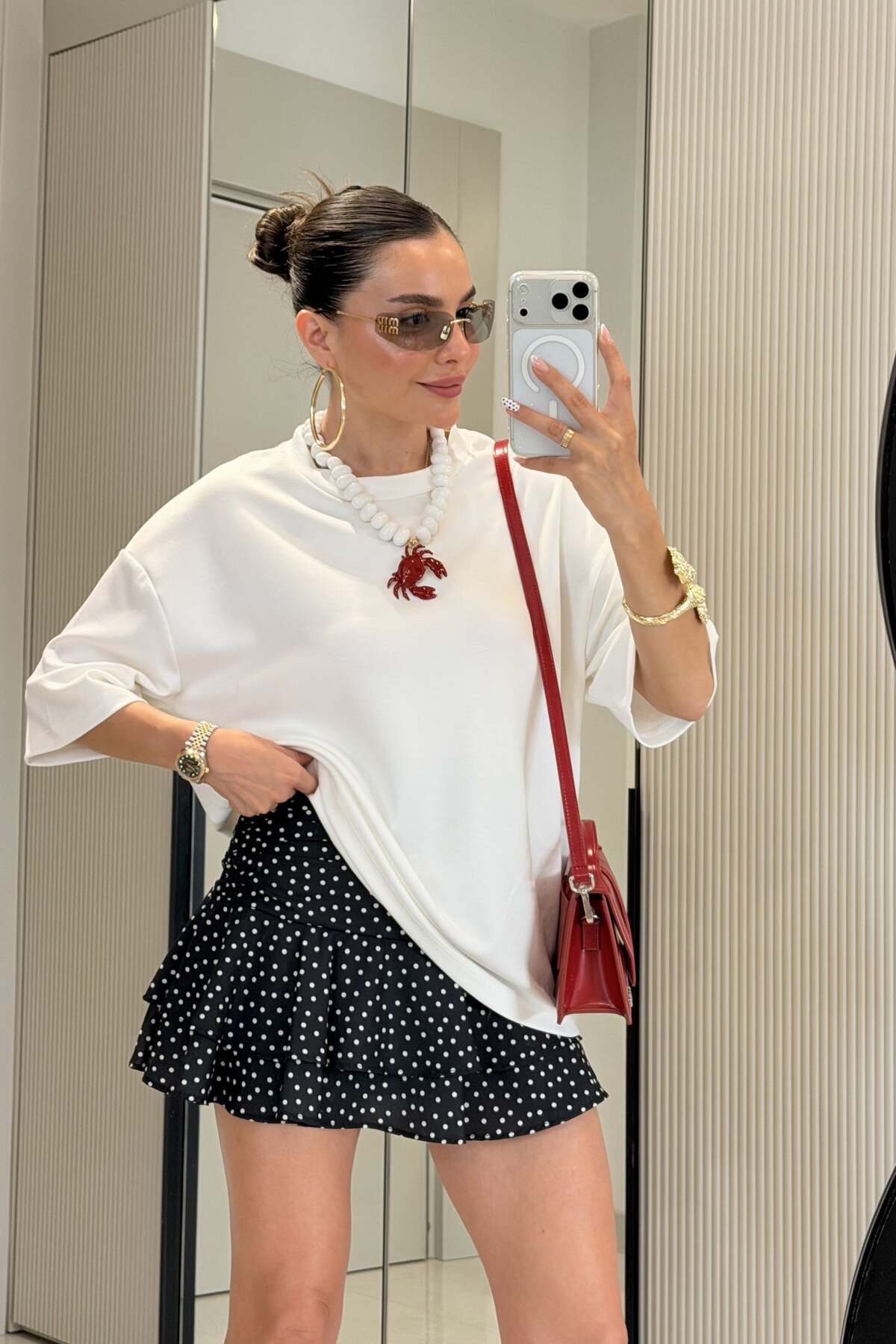 Gizem Ecemiş  Livera Kırmızı Kalp Sırt Dekolteli Tshirt - Görsel 2