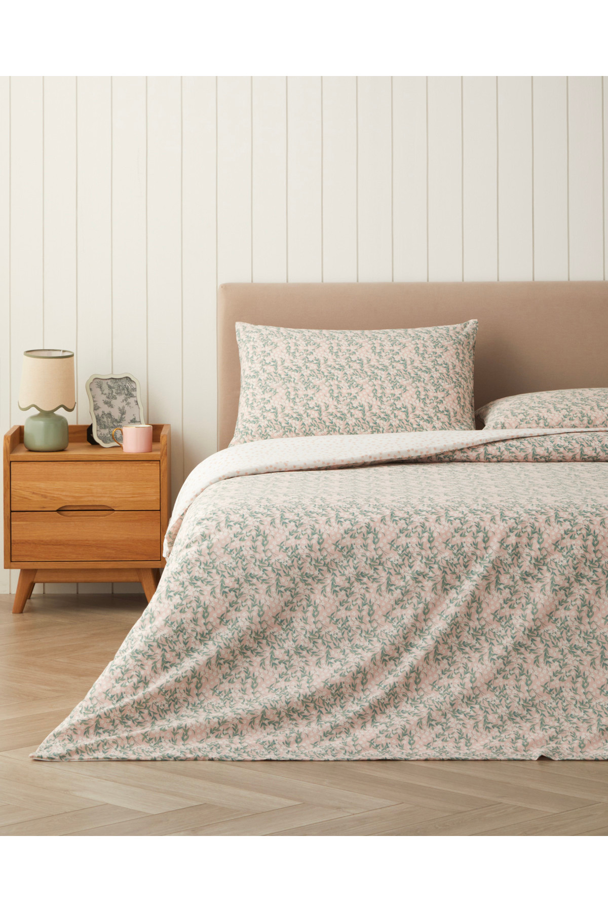 Chirping Bloom Kolay Ütülenir Tek Kişilik Nevresim Seti 160x220 cm Pembe - Yeşil
