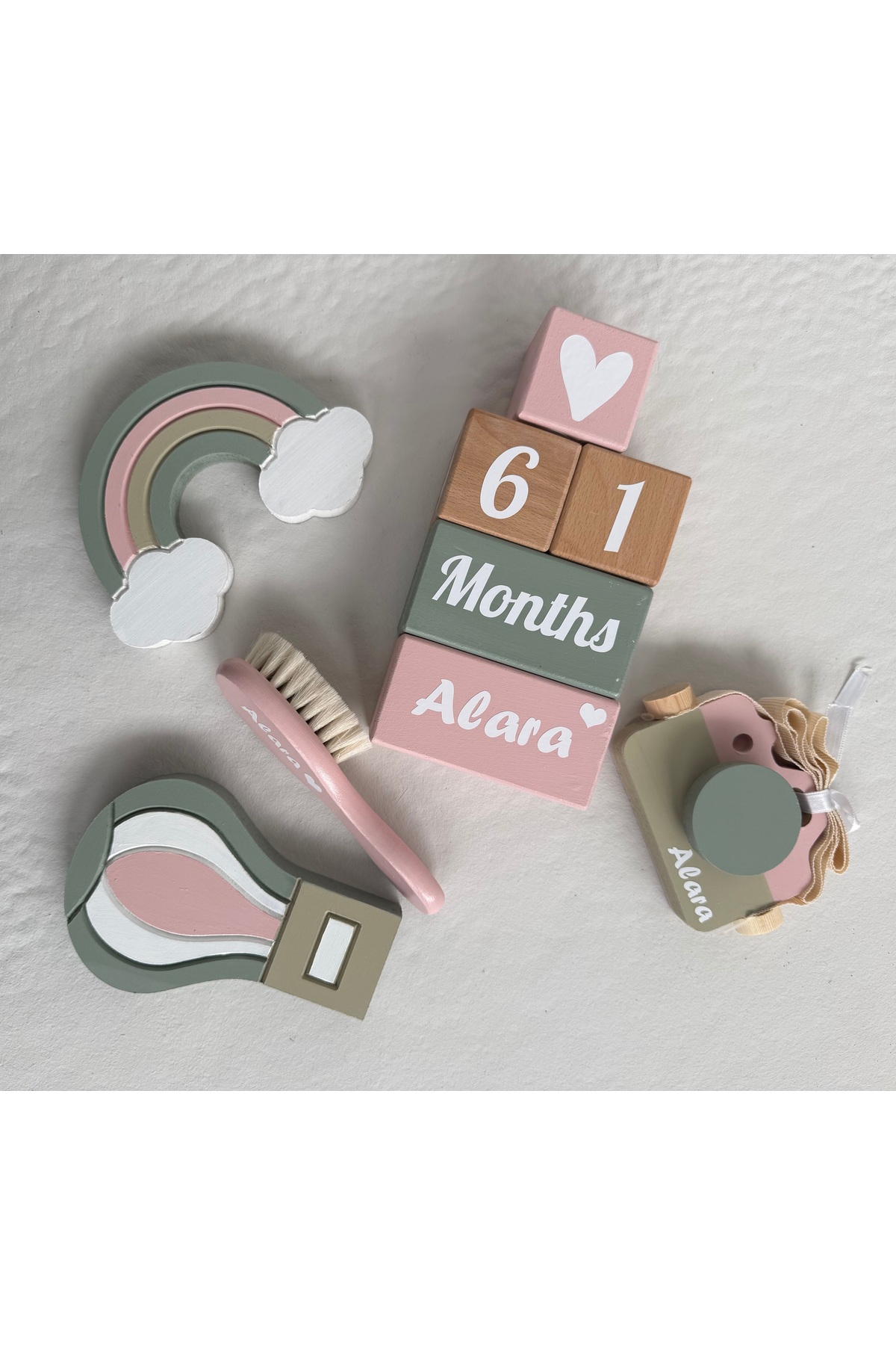 Pembe adacayi renkli objeli set