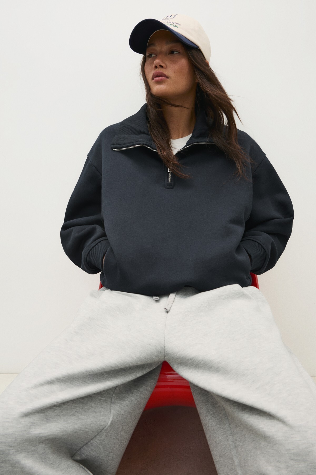 Bershka Dik yaka fermuarlı sweatshirt görsel 5