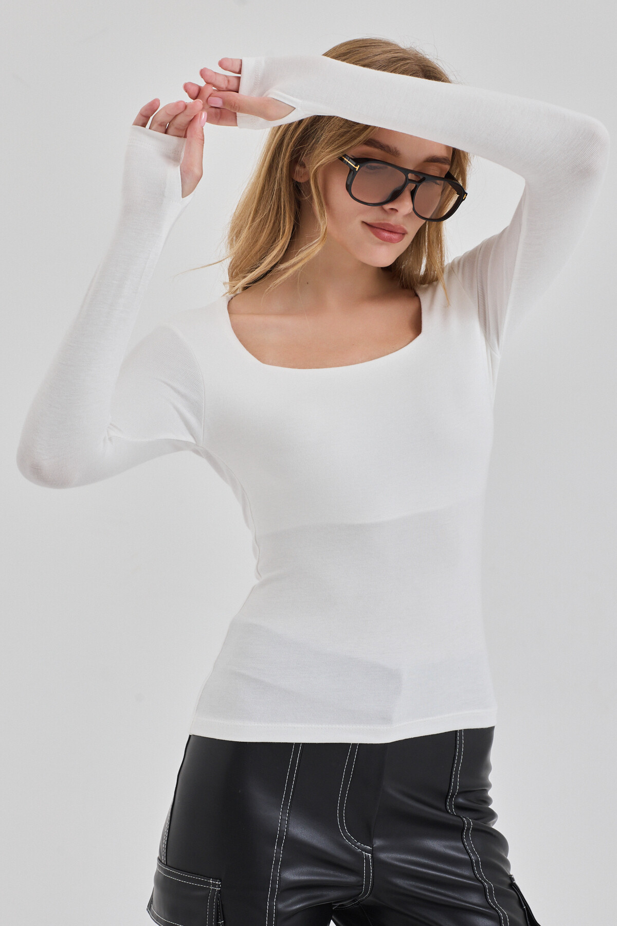 MODiSCHO Kadın Ekru KareYaka Slim Fit Parmak Geçmeli Ultra Soft Yumuşak Esnek Likralı Pamuklu Basic Body&Bluz görsel 6