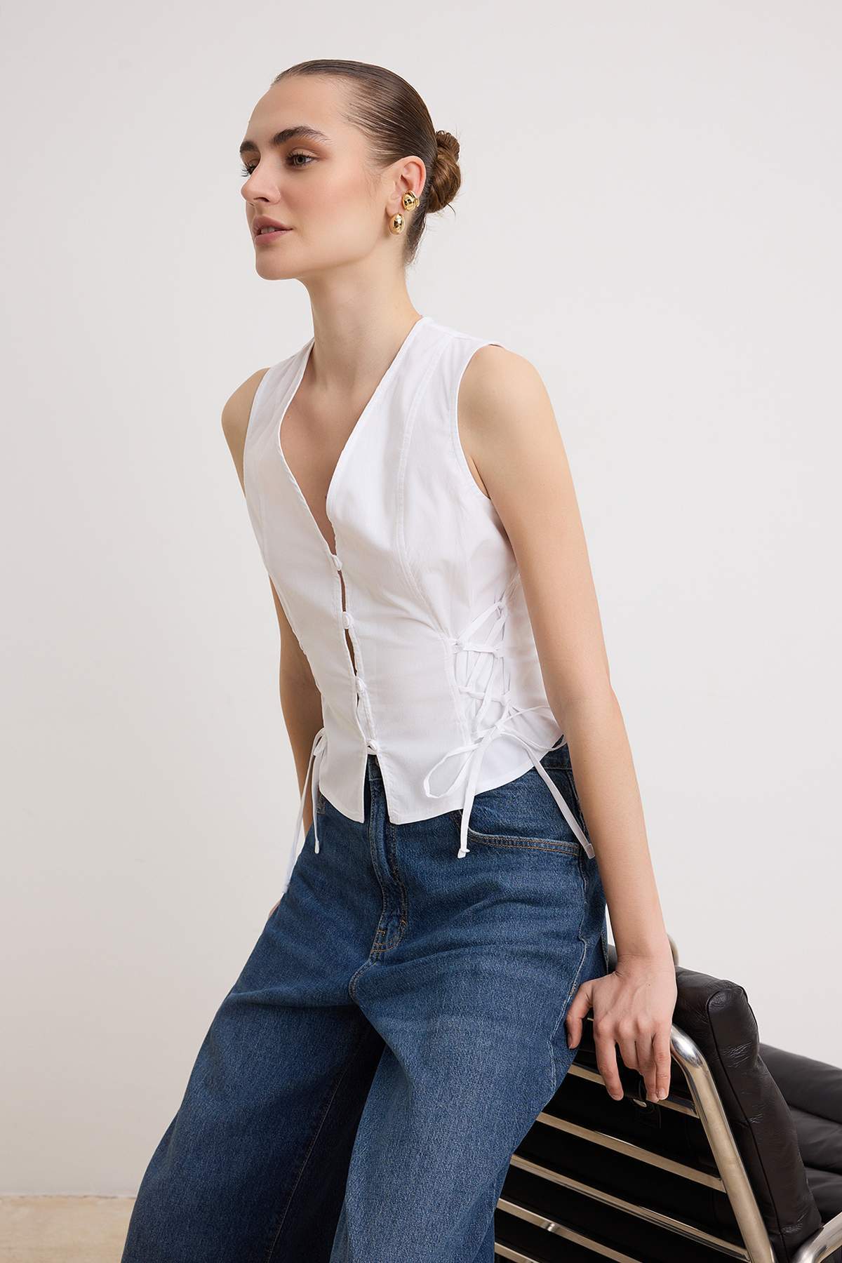 Trendyolmilla Beyaz Yanları Kuşgözü Ayarlanabilir Detaylı Dokuma Bluz TWOSS26BZ00489