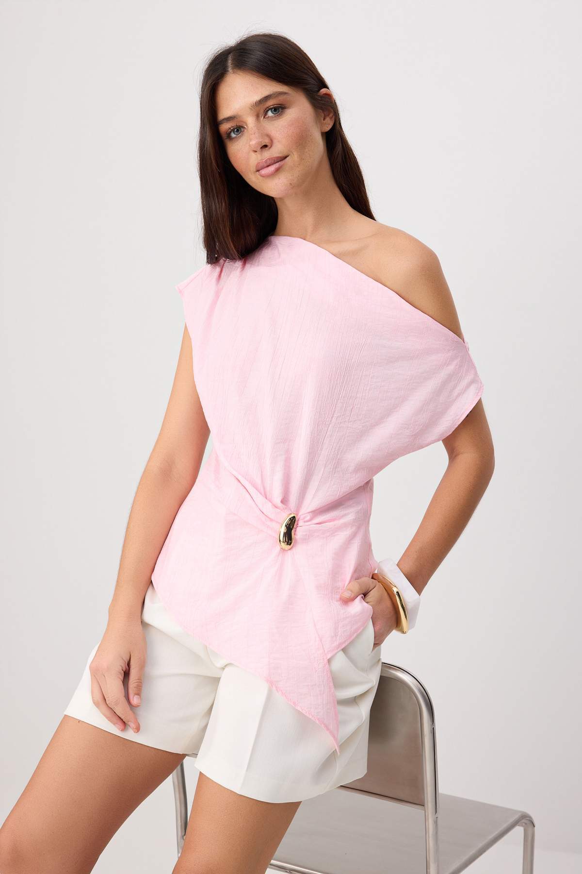 Trendyolmilla Pembe Kayık Yaka Fitted Toka Detaylı Dokuma Bluz TWOAW26BZ00058