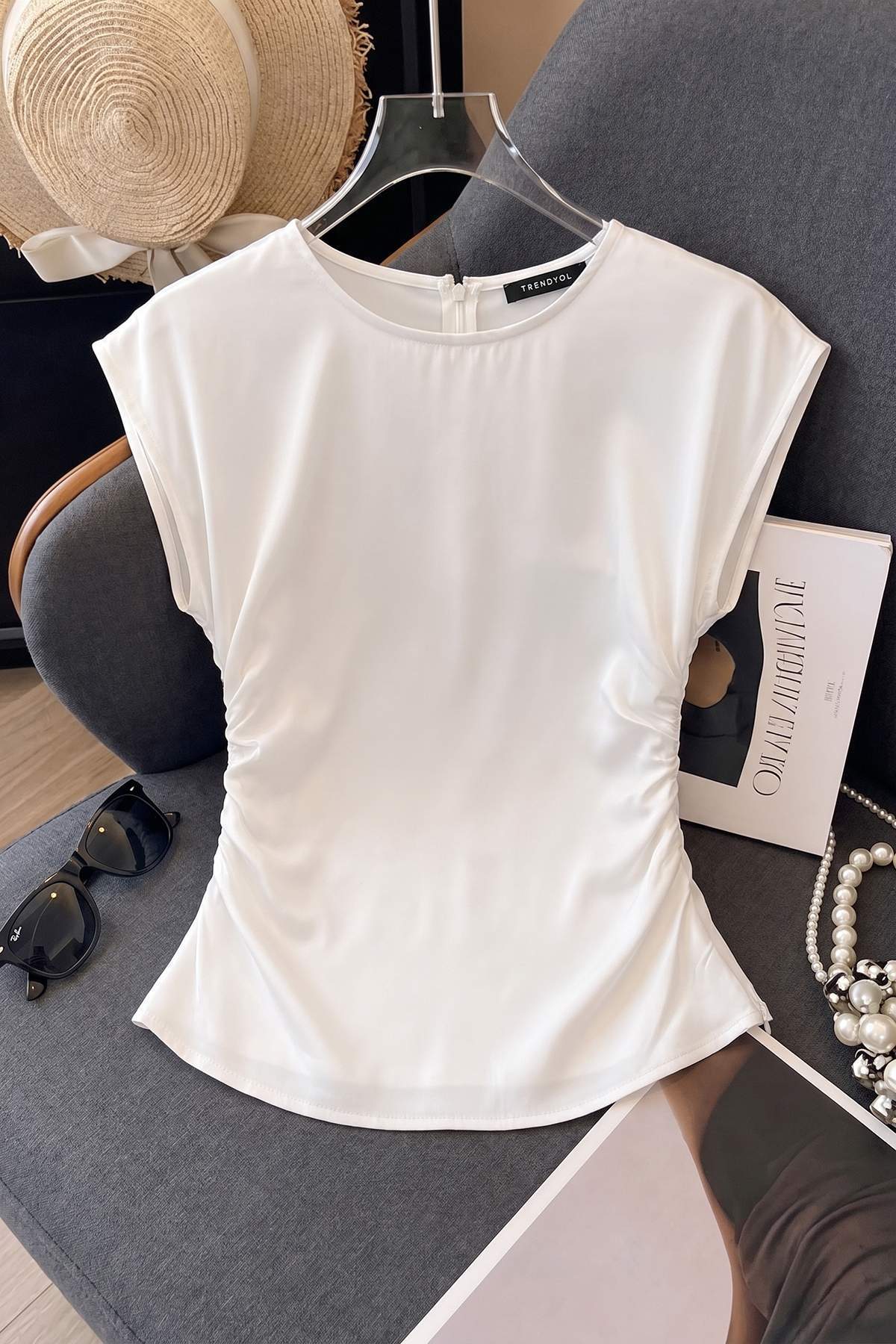 Trendyolmilla Beyaz Yanları Büzgülü Dokuma Mat Saten Bluz TWOSS26BZ00919