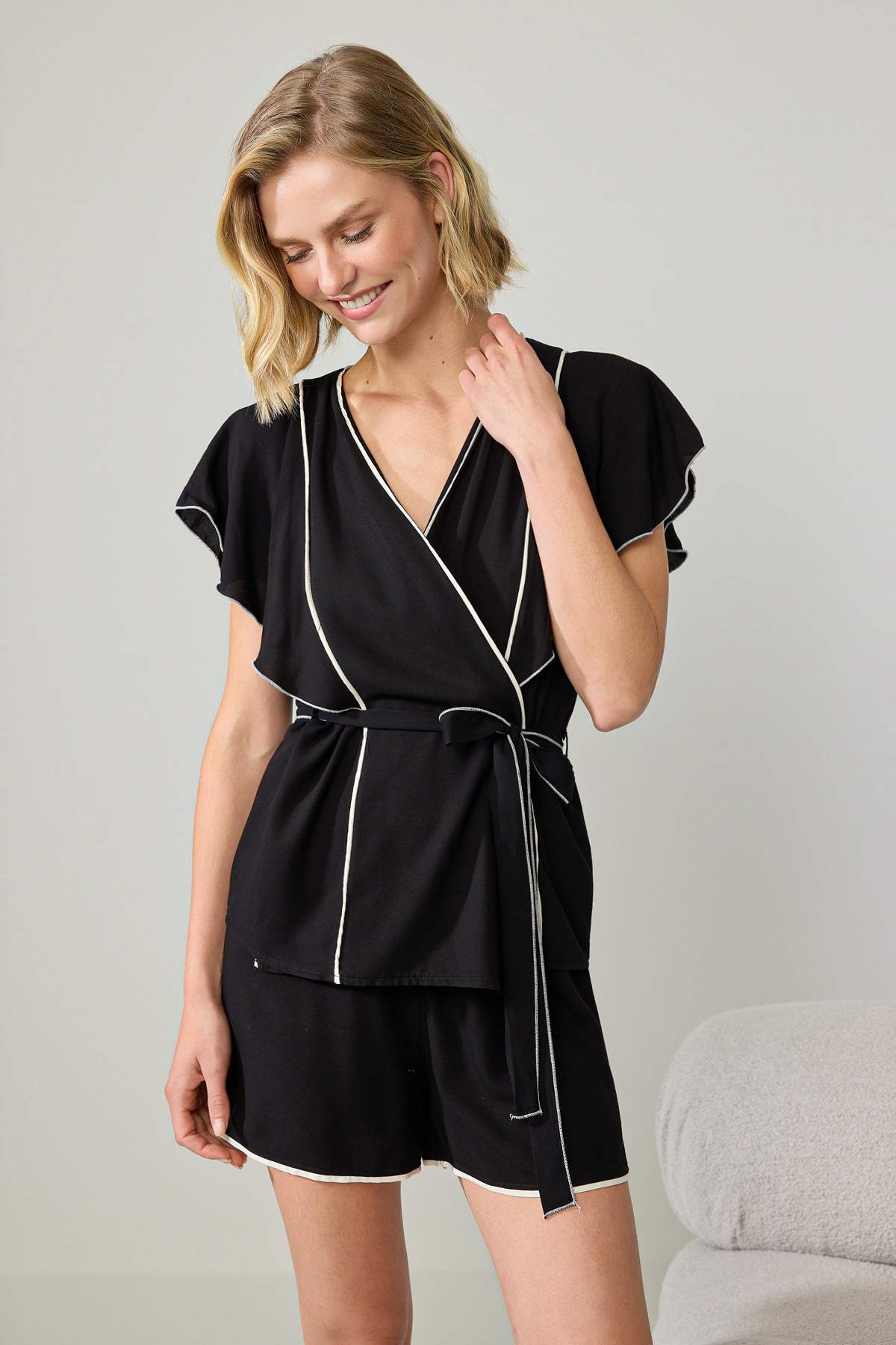 Trendyolmilla Siyah Düz Shally Dokuma Pijama Takımı THMSS26PT00245