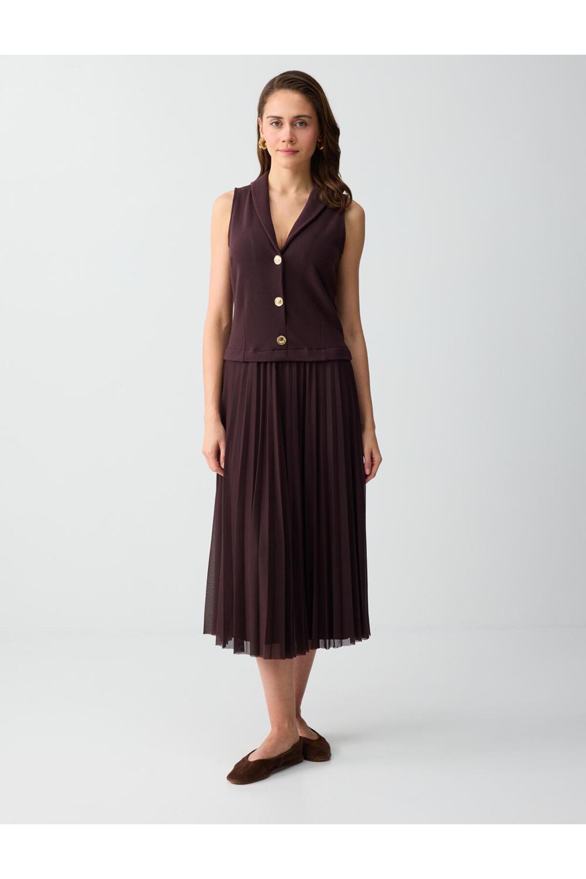 Jimmy Key Bitter Brown Button Detailed V-Neck Sleeveless Knitted Midi Dress