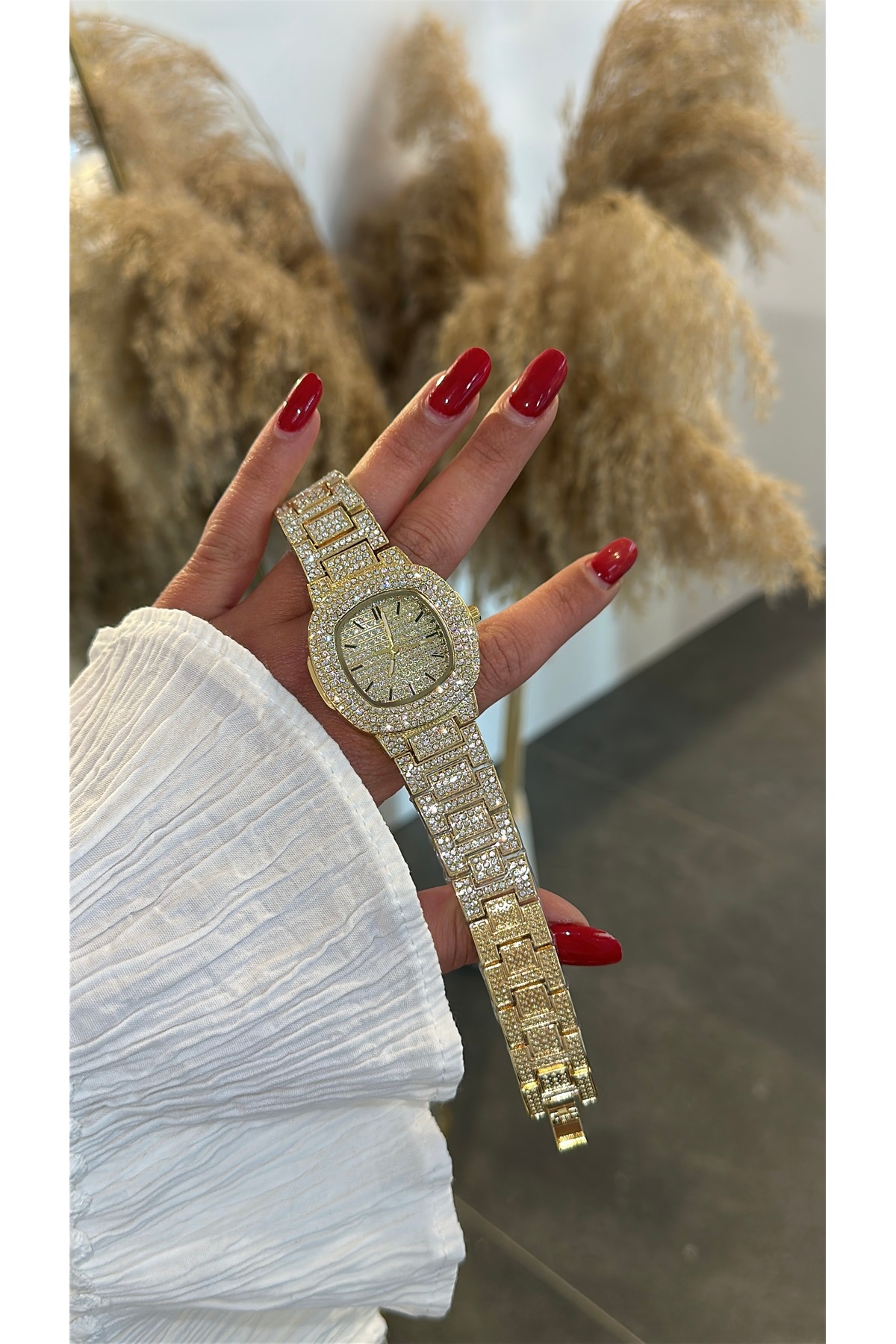 GLARE JEWELRY CO İçi Beyaz Detaylı Lüks Full Zirkon Taşlı Yuvarlak Kadran Gold Kordon Paslanmaz Çelik Kadın Kol Saati