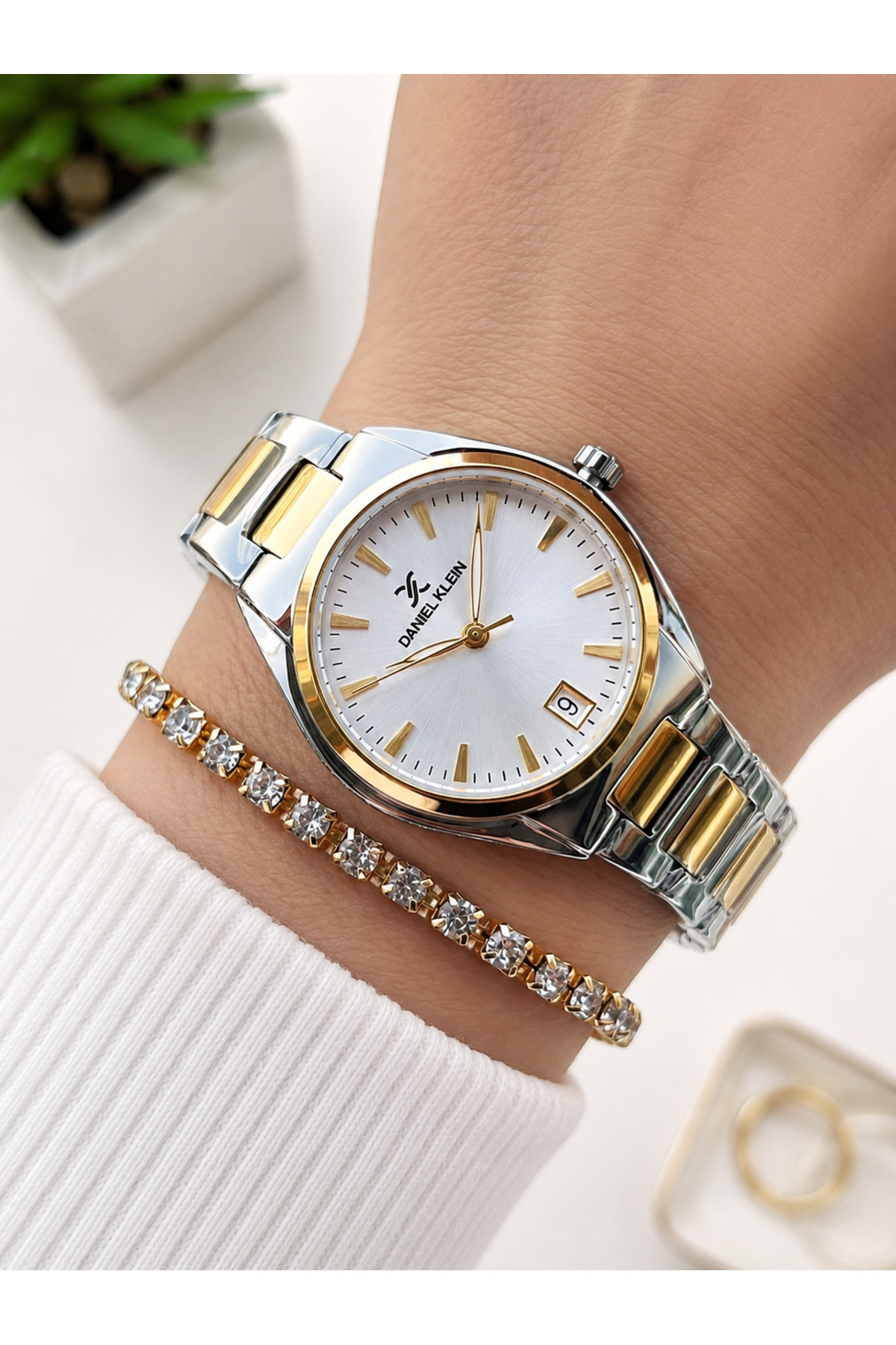 Daniel Klein Retro Kasa DanielKlein Çelik Kordon 30 Mt Suya Dayanıklı Kadın Kol Saati+Bileklik BDK.1.13623