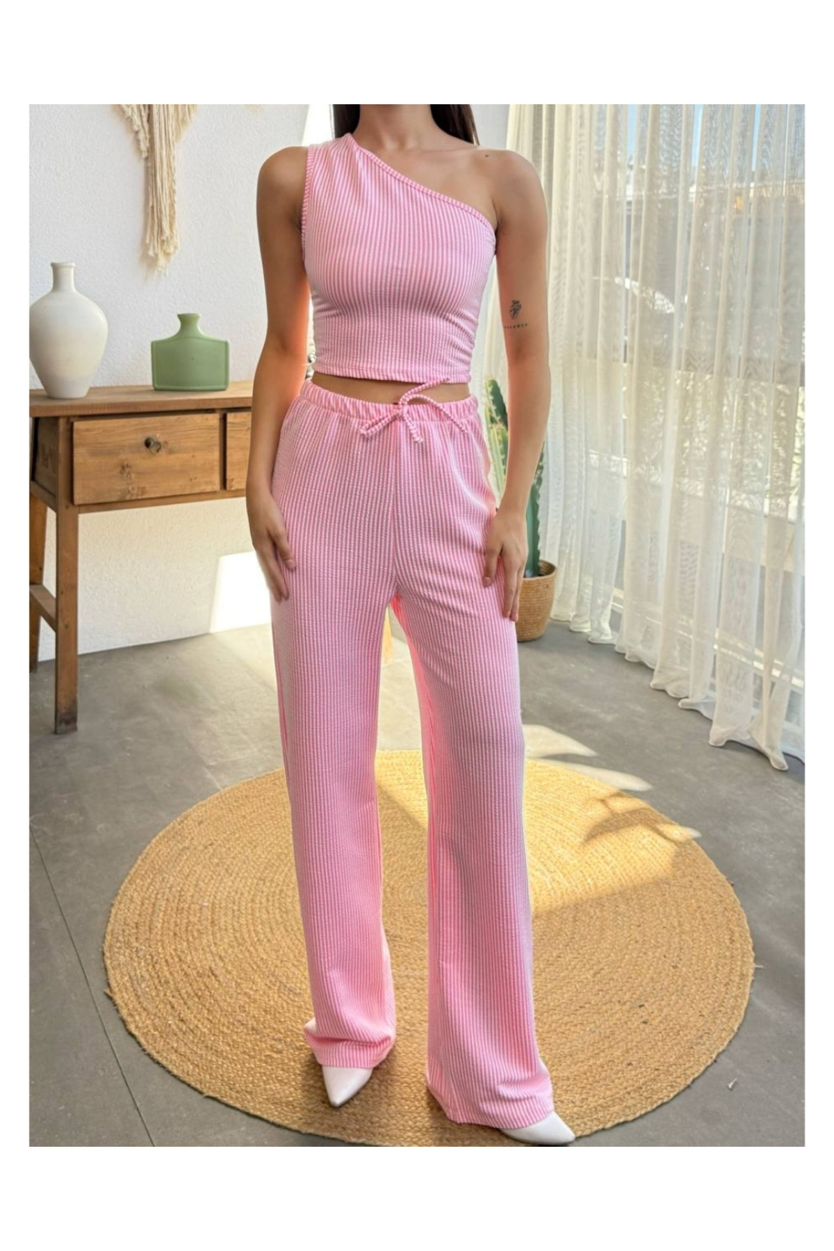 Kadın Pembe Çizgili Tek Omuzlu Crop Pantolon Alt Üst Takım