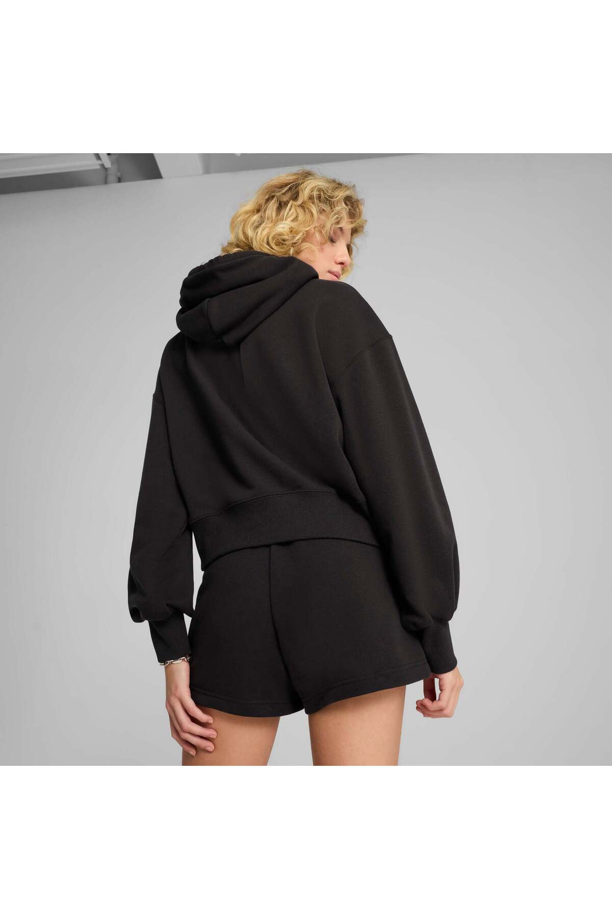 Puma WARDROBE ESSENTIALS Kadın Geniş Kesim Kısa Kapüşonlu SWEATSHIRT görsel 3