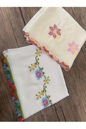 EL YAPIMI Üzeri Kaneviçe işlemeli iğne oyası namaz örtüsü