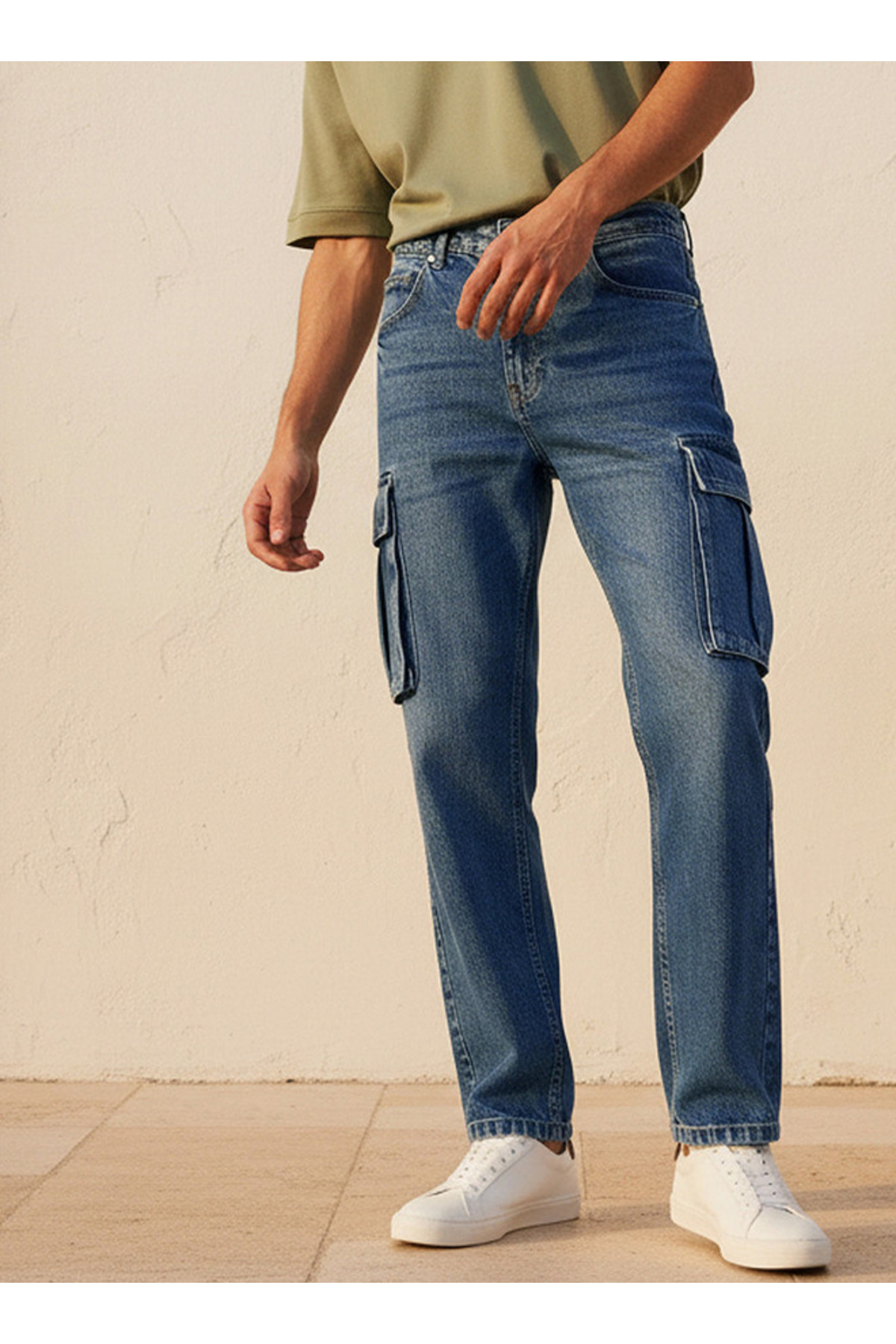 Lee Cooper Men Relaxed Fit Mid-Rise Cargo Jeans