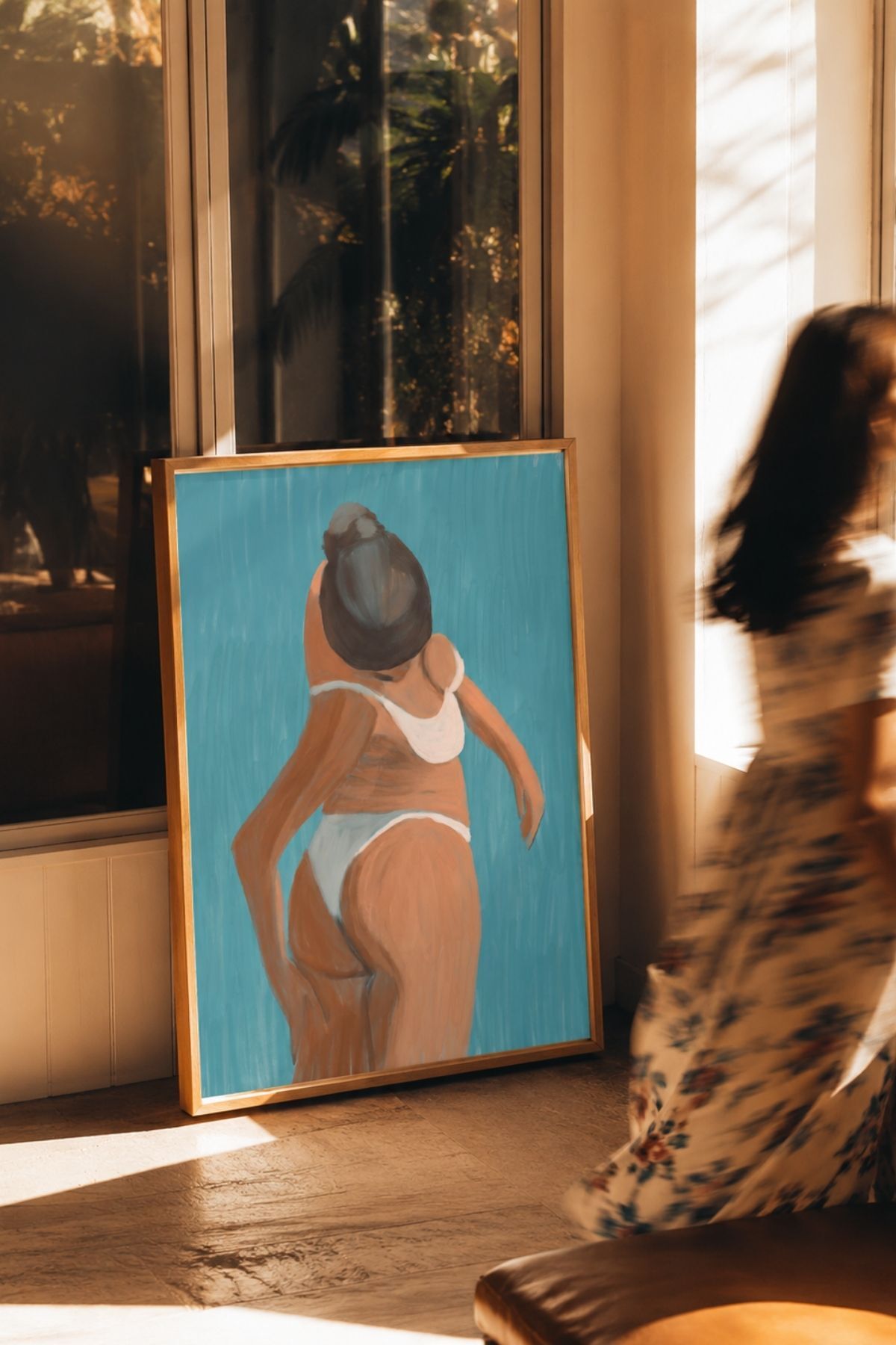Yüzen Kadın Poster, Mavi Tonlu Modern Figüratif Sanat İllüstrasyonu Çerçevesiz