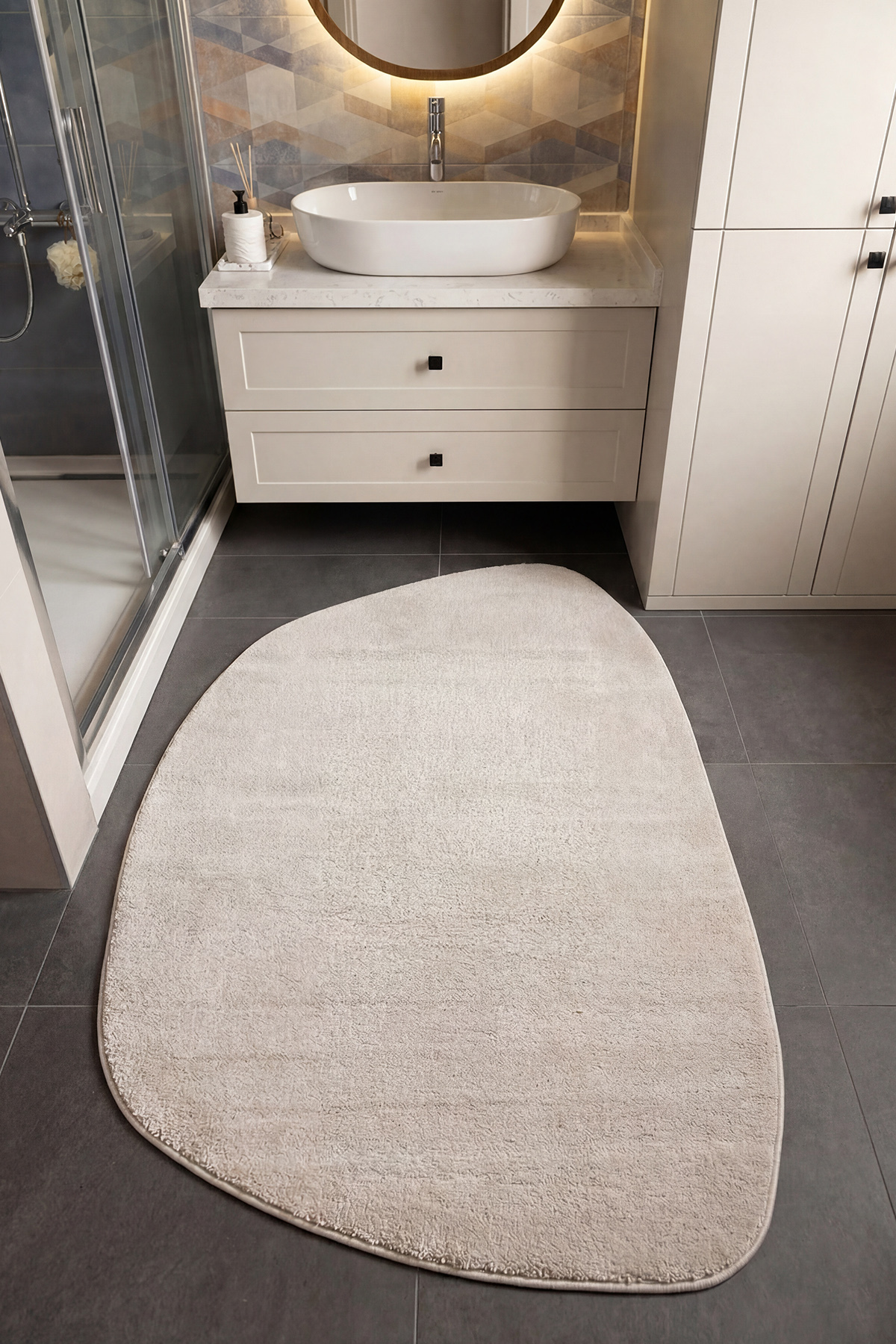Puffy Cream Oval Bath Rug Thick Soft Hairy Plush Amorphous Bath Mat (80x120)