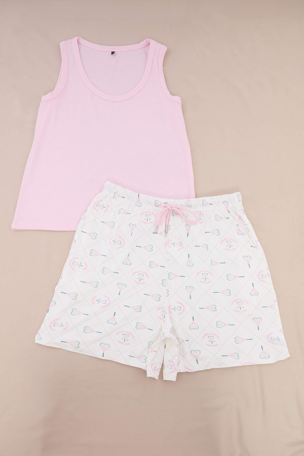 Trendyolmilla Curve Pembe-Ekru Kalp Desenli Büyük Beden Pijama Takımı TBBSS26AI00073