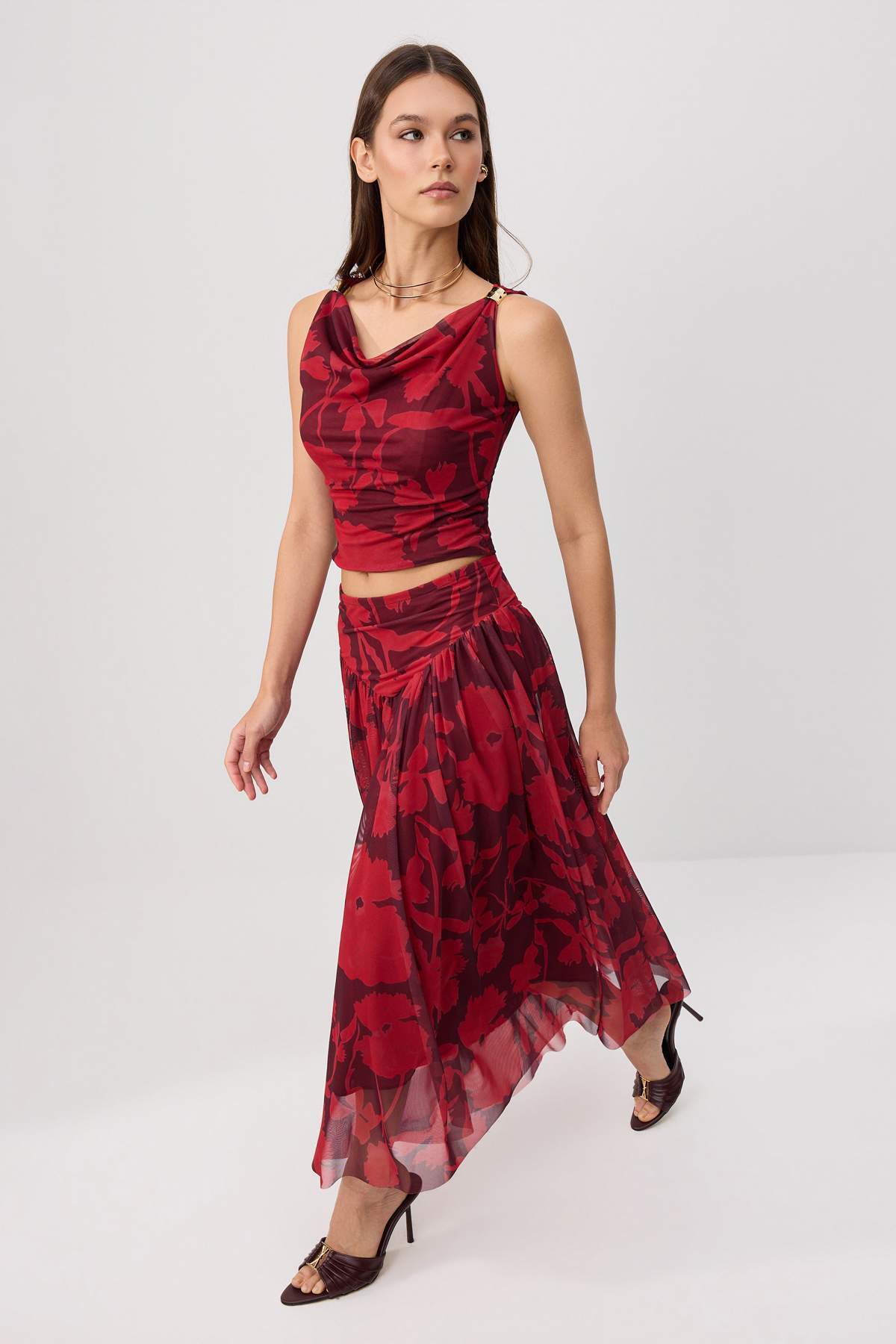 Trendyolmilla Kırmızı Fitted/Vücuda Oturan Çiçekli Etekli Tül Örme Alt - Üst Takım TWOSS26AU00268
