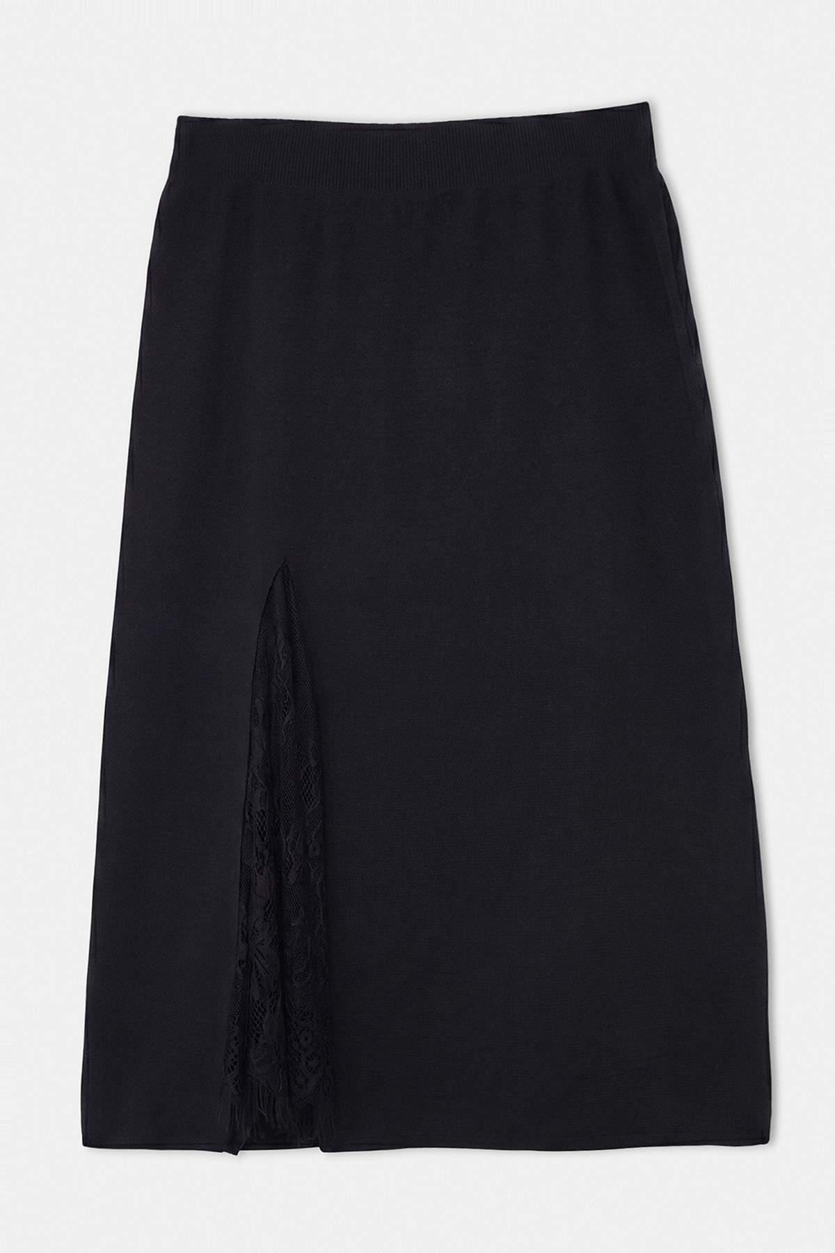 Trendyolmilla Curve Siyah Dantelli Yırtmaç Detaylı Maxi Triko Etek TBBAW27AZ00001