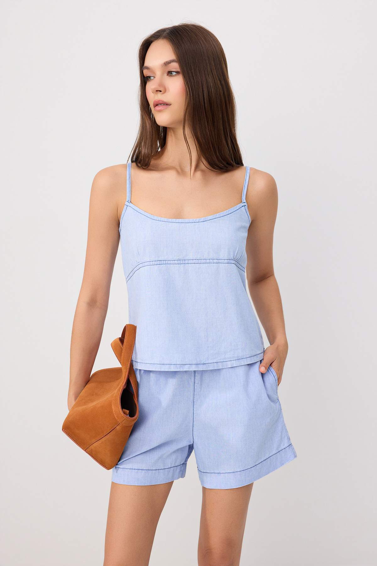 Trendyolmilla Açık Mavi Askılı Crop Denim Bluz TWOSS26BZ00831