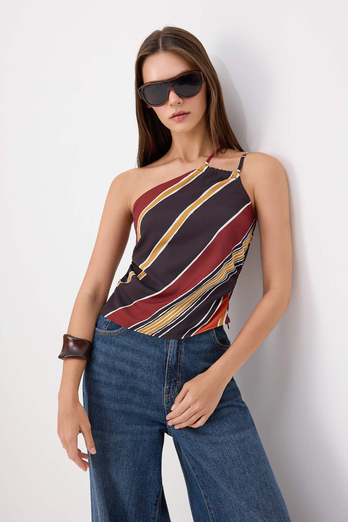 Trendyolmilla Kahverengi Çizgili Asimetrik Yaka Dokuma Bluz TWOSS26BZ00899