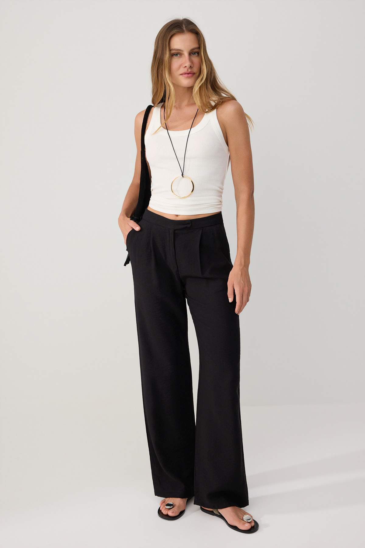Trendyolmilla Siyah Dokulu Wide Leg/Geniş Paça Pantolon TWOSS25PL00113