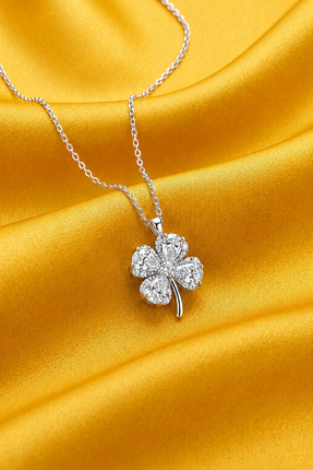 ÇEKİRDEK JEWELRY 925 Ayar Gümüş Yonca Kolye – Zirkon Taşlı Şans Yoncası Kolye...