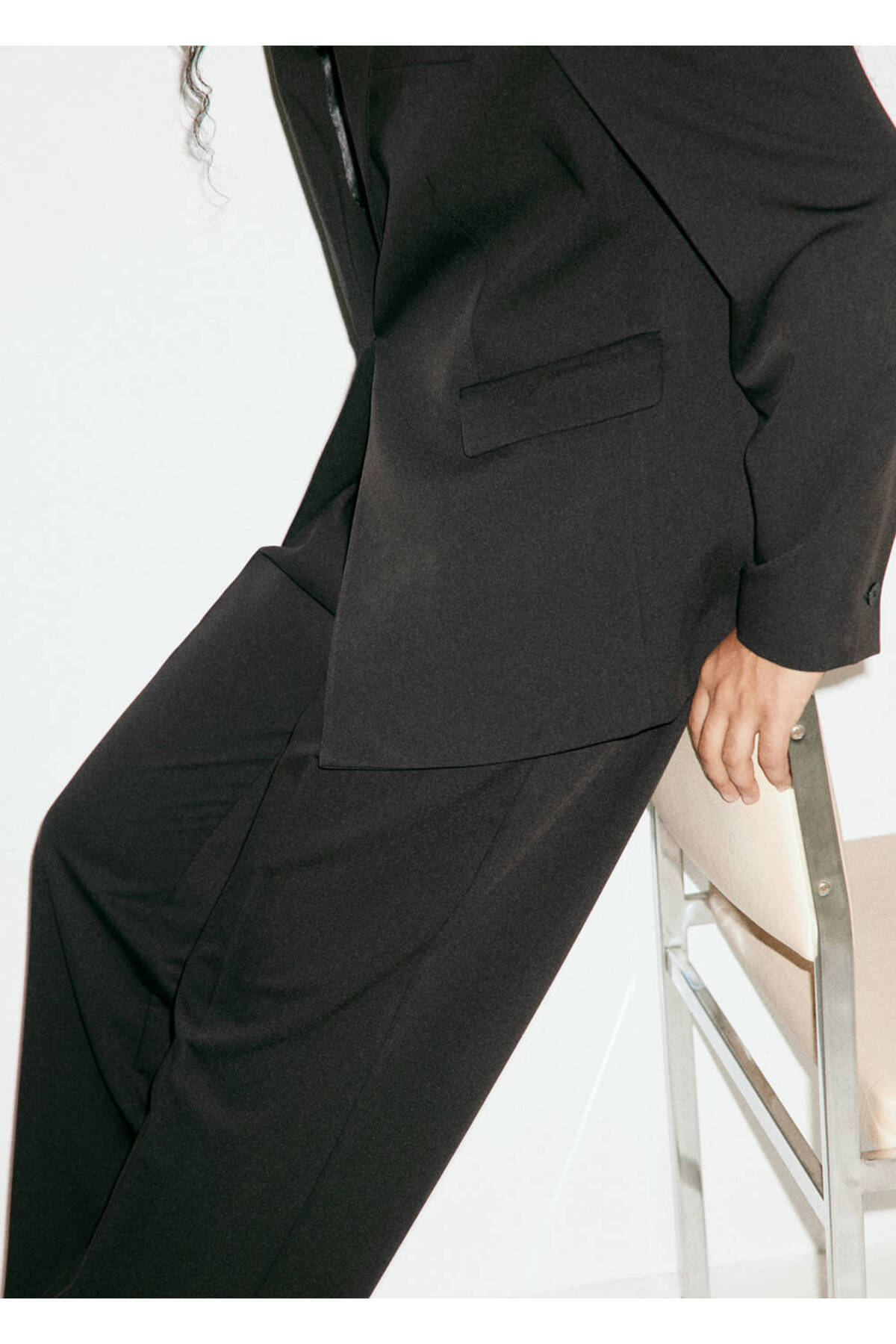 MANGO Woman Düz kesim kumaş pantolon görsel 8