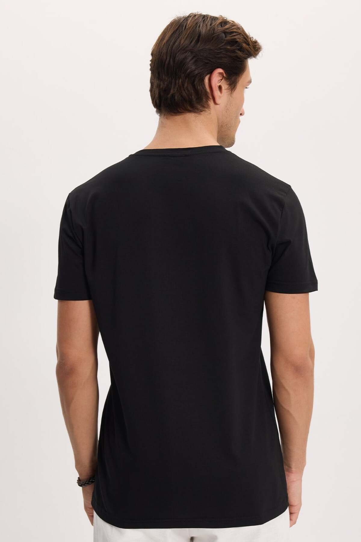 Tudors Erkek Slim Fit Dar Kesim Pamuklu Yumuşak Dokulu Likralı Esnek Kumaş Düz Basic Siyah V Yaka Tişört görsel 7