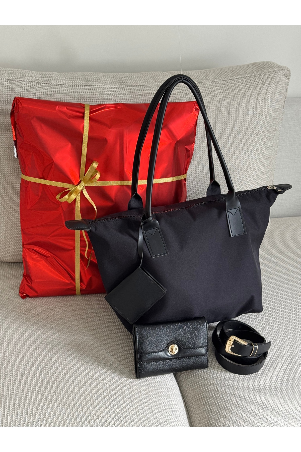 Gift Ready for Special Occasions: Bag, Belt and Wallet Set (Gift Packed)