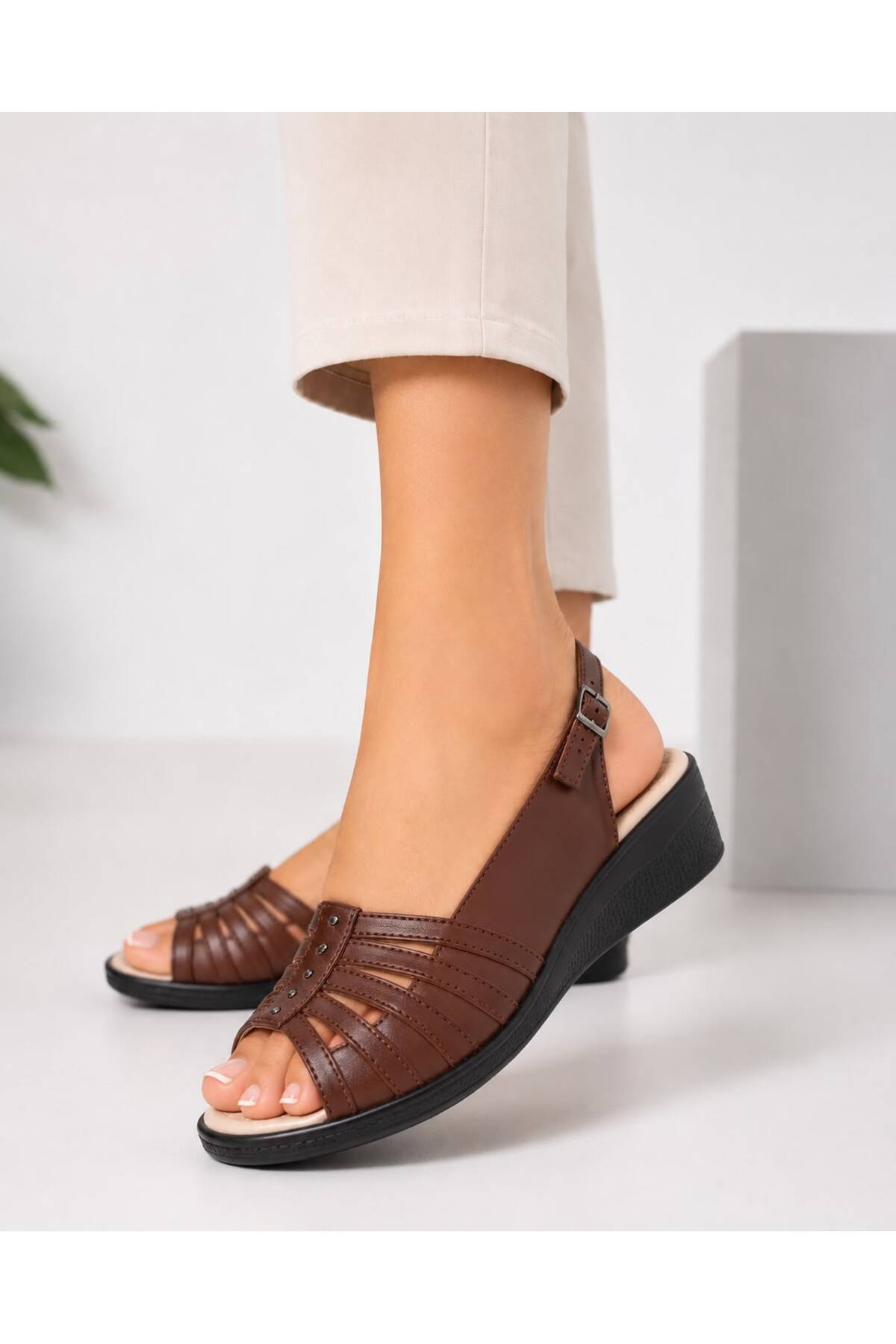 YADE MODA Ortapedik Anne Sandaleti görsel 4