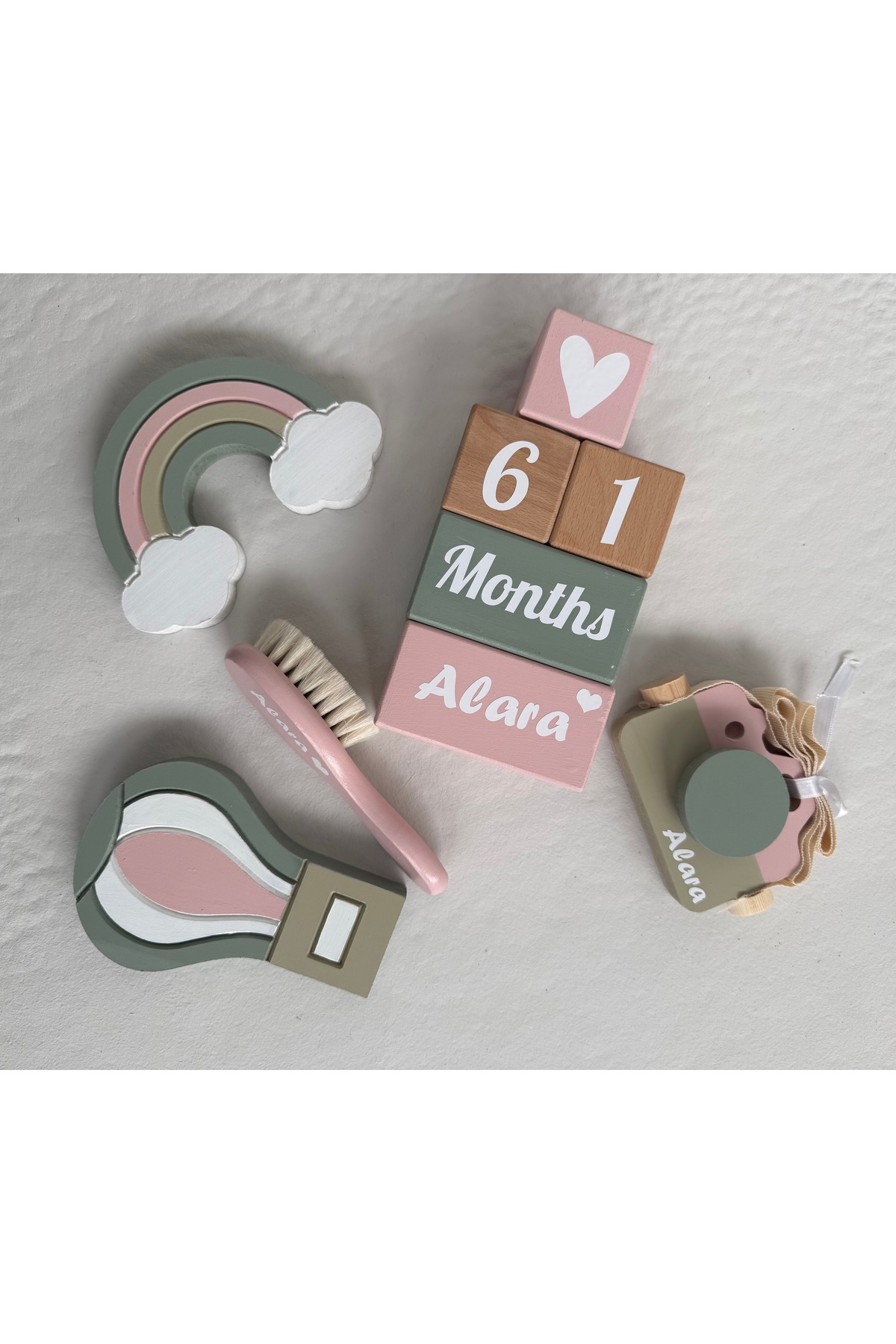 Pembe adacayi renkli objeli set