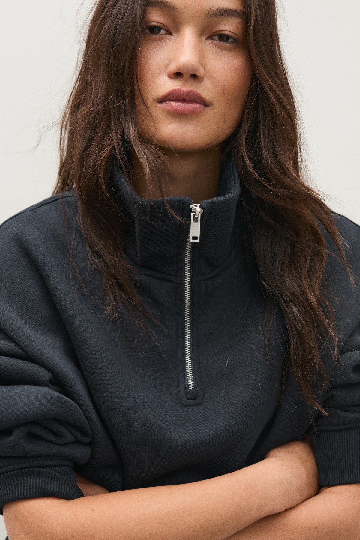 Bershka Dik yaka fermuarlı sweatshirt görsel 4