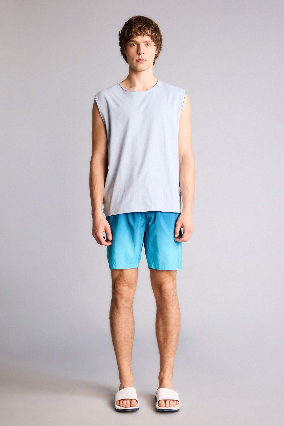 Defacto Regular Fit Gradient Printed Mesh Lined Above-Knee Swim Shorts Z6873Az25Hs