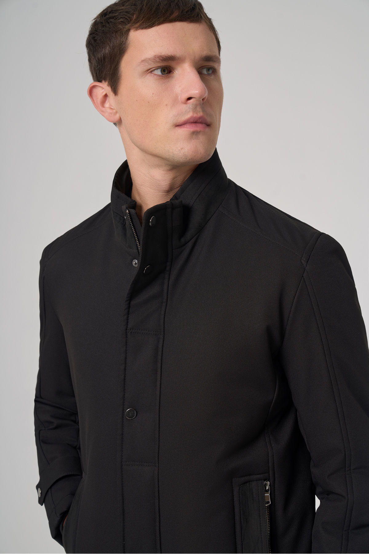 Erkek Siyah Aston Çıtçıtlı Yan Cepli Dynamic Fit Rahat Kesim Mont — مشکی 26KS024004 — تصویر 3 از 6