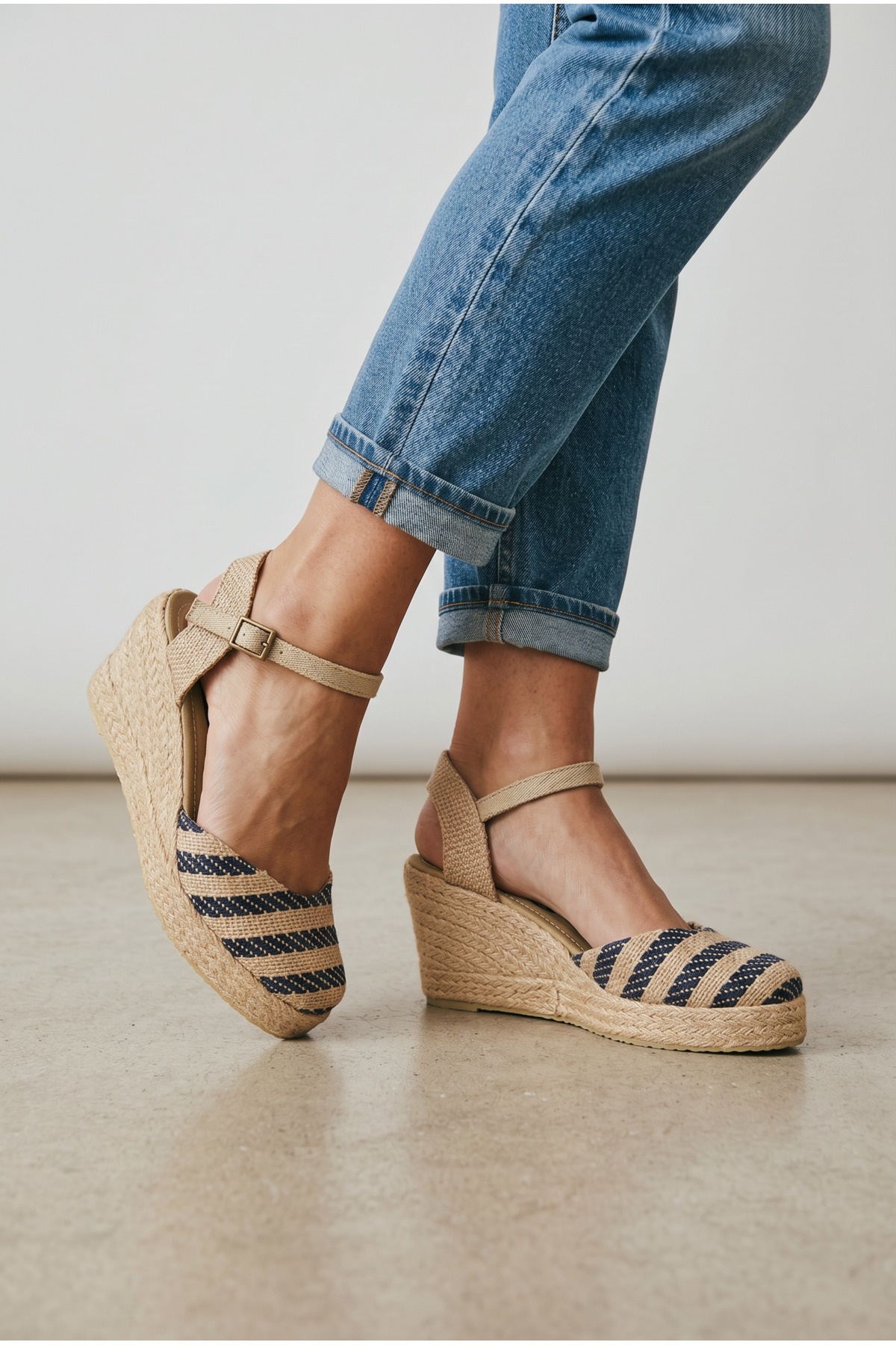Y&D Shoes Doğal Hasır Siyah Çizgili Dolgu Topuk Ayakkabı görsel 2