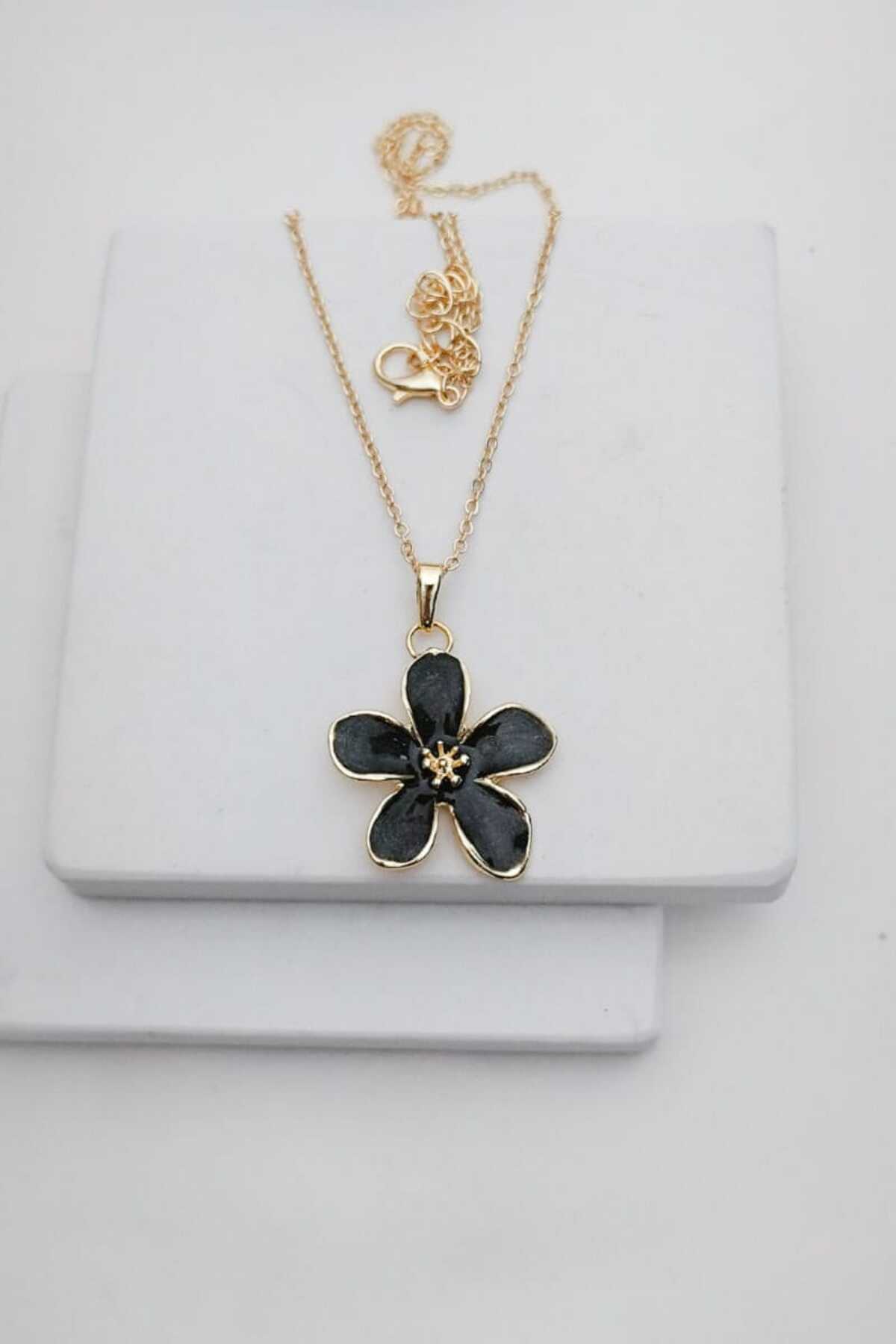 Black Pearl 5 Leaf Flower Women's Necklace (45+5)