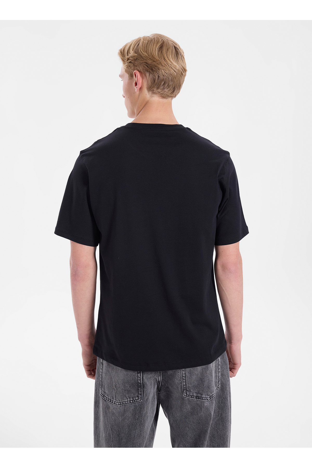 تی شرت مردانه مشکی سایز معمولی کد ۱۲۳۰۷۷۶۰ JORTOOK TEE CRW NECK BSS26 جک اند جونز تی شرت Jack & Jones