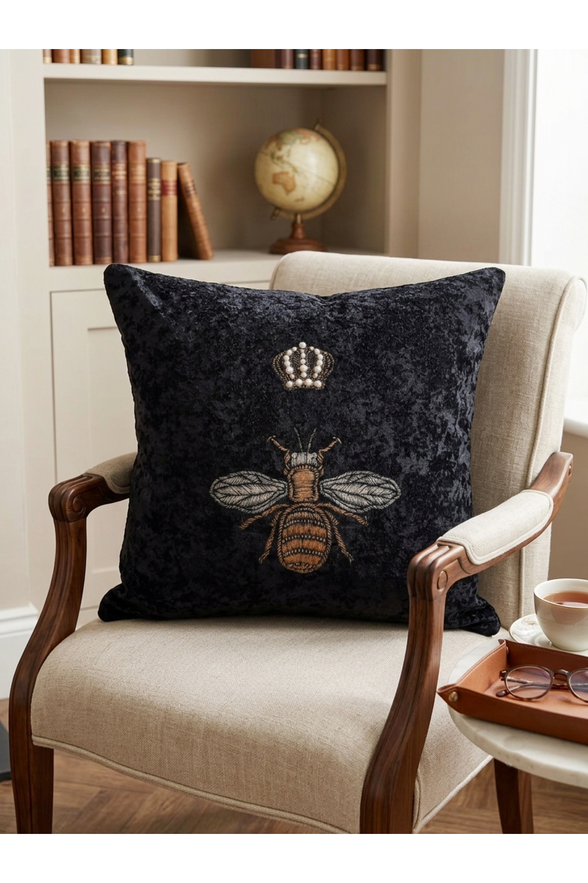 Queen Bee Embroidered Appearance Pillowcase 45x45