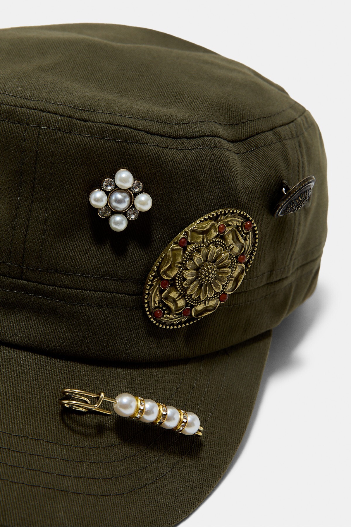 Stradivarius Boncuklu militer şapka görsel 5
