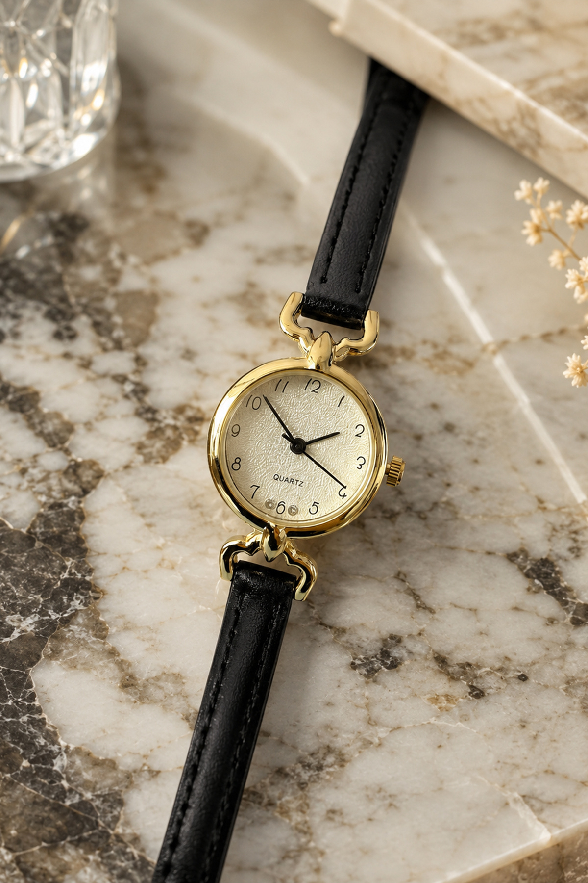 GANYMET Boffy Kadın Kol Saati Siyah Deri Kordon Gold Kasa Minimal Vintage Tasarım Roman Rakamlı Zarif Klasik Kadın Saat görsel 2