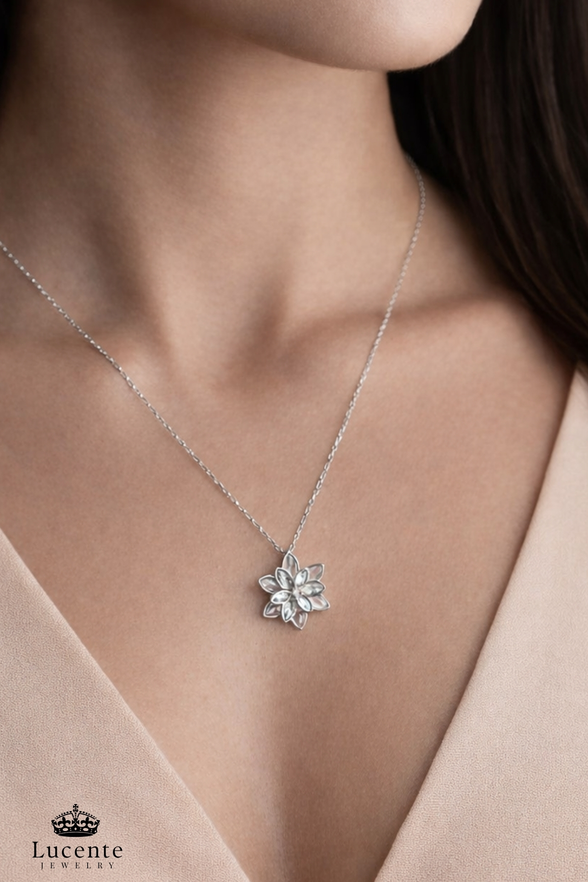 Lucente Jewellery Işıklı Hediye Kutulu Aşk Şans Bolluk Bereket ve İç Huzur Simgesi 925 Ayar Luxury Serisi Beyaz Taşlı Katmanlı Lotus Modeli Gümüş Özel Gün Hediyesi 45 Cm Zincirli Küpe Hediyeli Lotus Çiçeği Kadın Kolye görsel 6