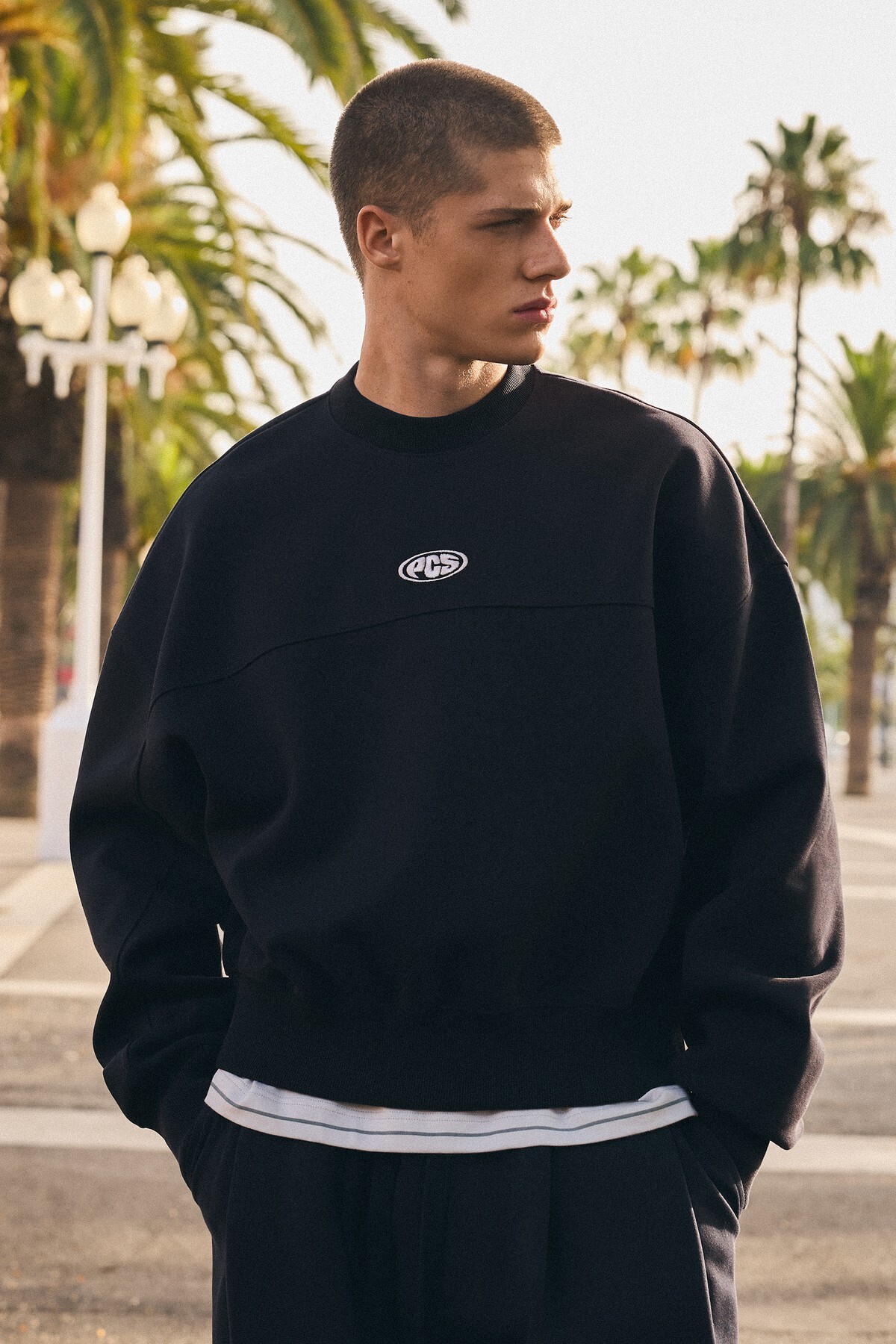 Bisiklet yaka yamalı sweatshirt