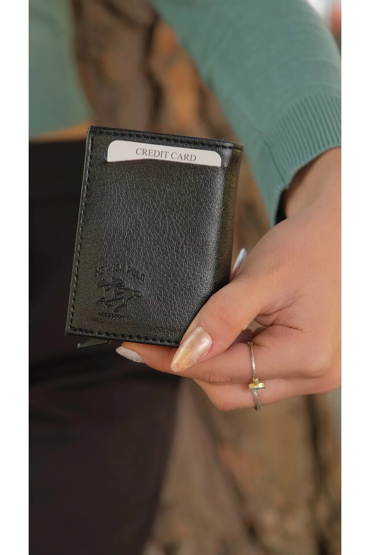 NEWISH POLO ACCESSORIES Vegan Deri Siyah Kulaklık Bel Ve Çapraz Omuz Çantası Otomatik Mekanizmalı Akıllı Kredi Kartlık görsel 4