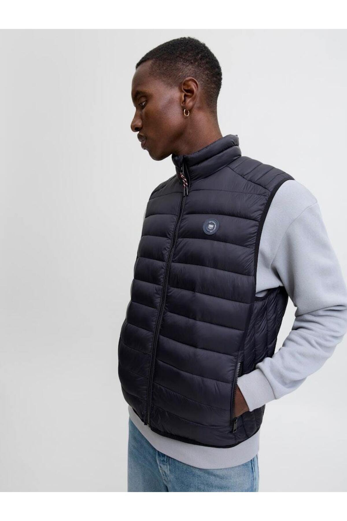 جلیقه مردانه 12280973 JJEBRADLEY یقه بدن گرم سبک NOOS جک اند جونز جلیقه Jack & Jones