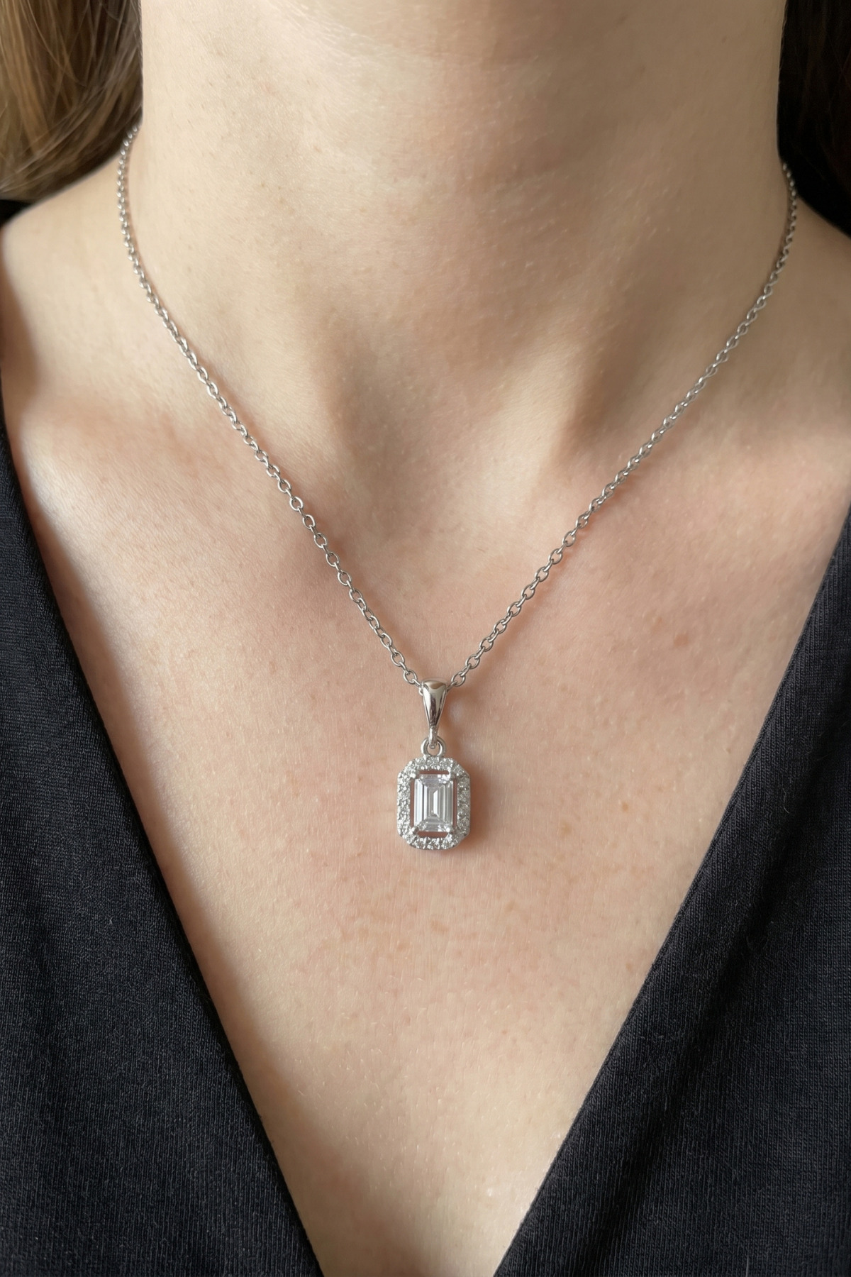 CARAT STONE 925 AYAR GERÇEK GÜMÜŞ BAGET KADIN KOLYE , IŞIKLI KUTUDA görsel 2
